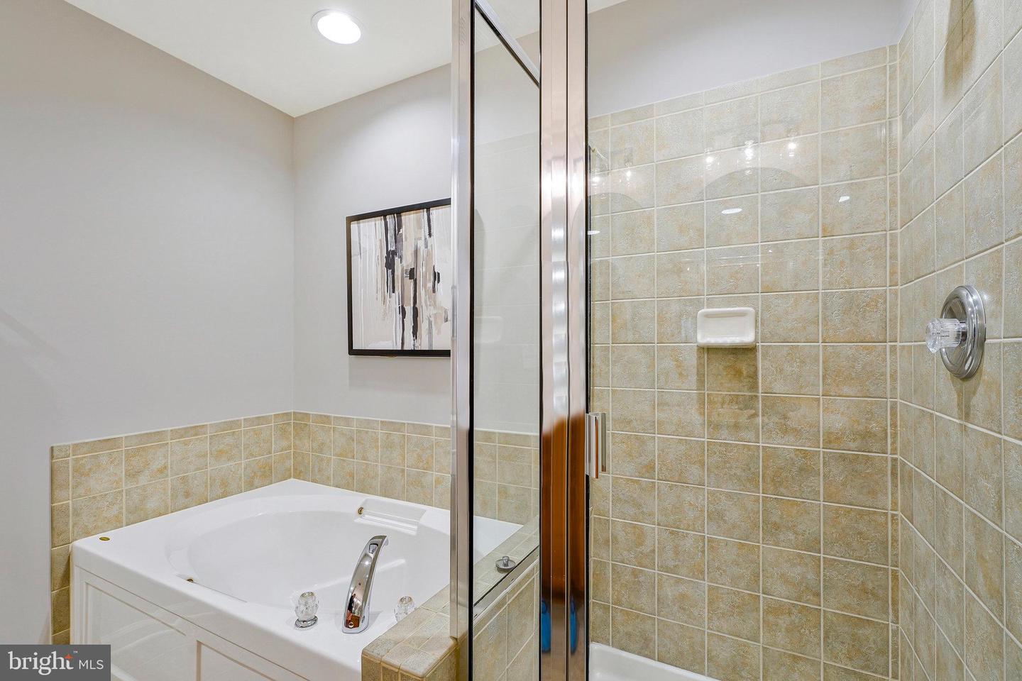 6055-A WICKER LN #127, CENTREVILLE, Virginia 20121, 3 Bedrooms Bedrooms, ,2 BathroomsBathrooms,Residential,For sale,6055-A WICKER LN #127,VAFX2240898 MLS # VAFX2240898