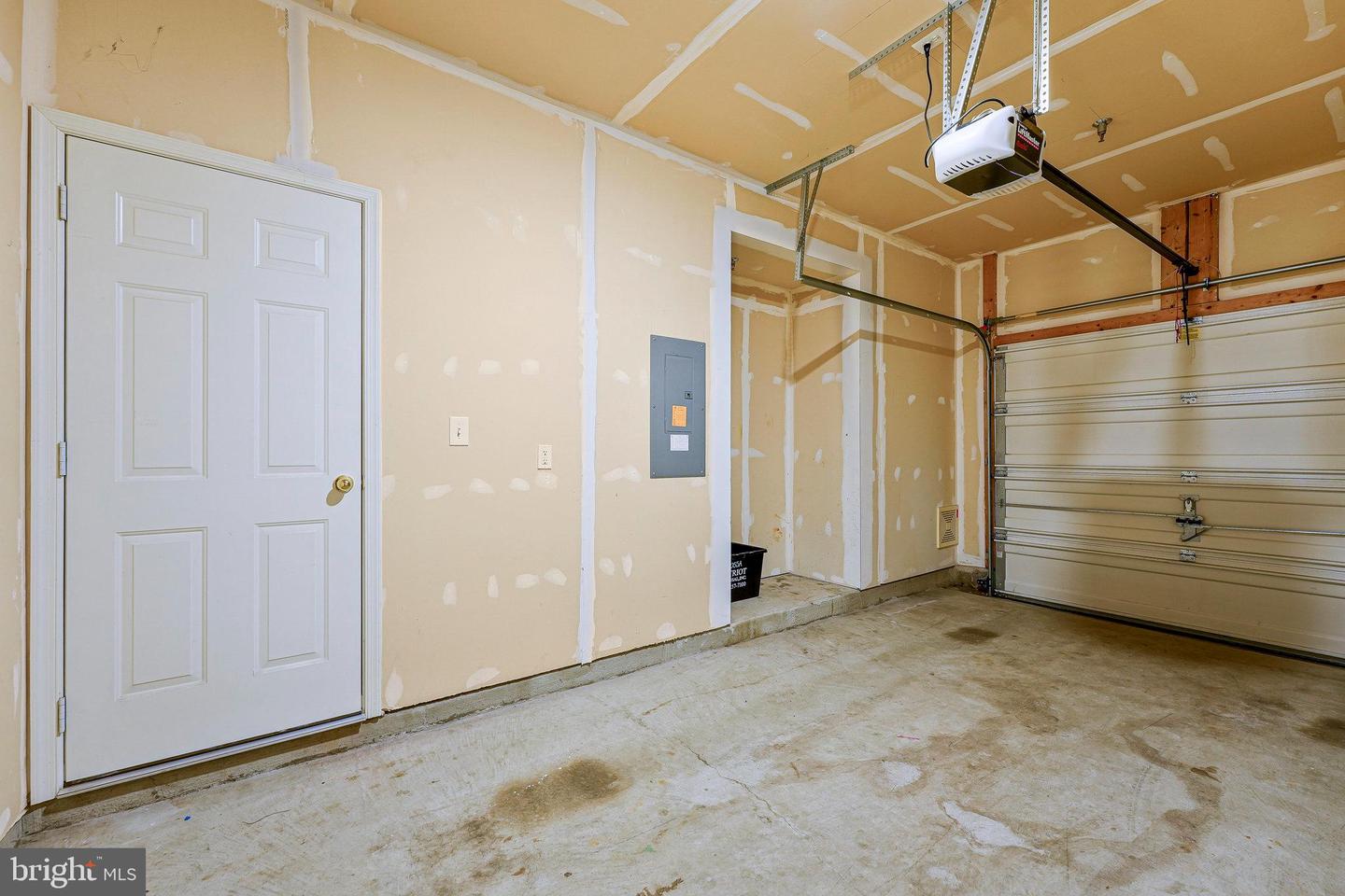 6055-A WICKER LN #127, CENTREVILLE, Virginia 20121, 3 Bedrooms Bedrooms, ,2 BathroomsBathrooms,Residential,For sale,6055-A WICKER LN #127,VAFX2240898 MLS # VAFX2240898