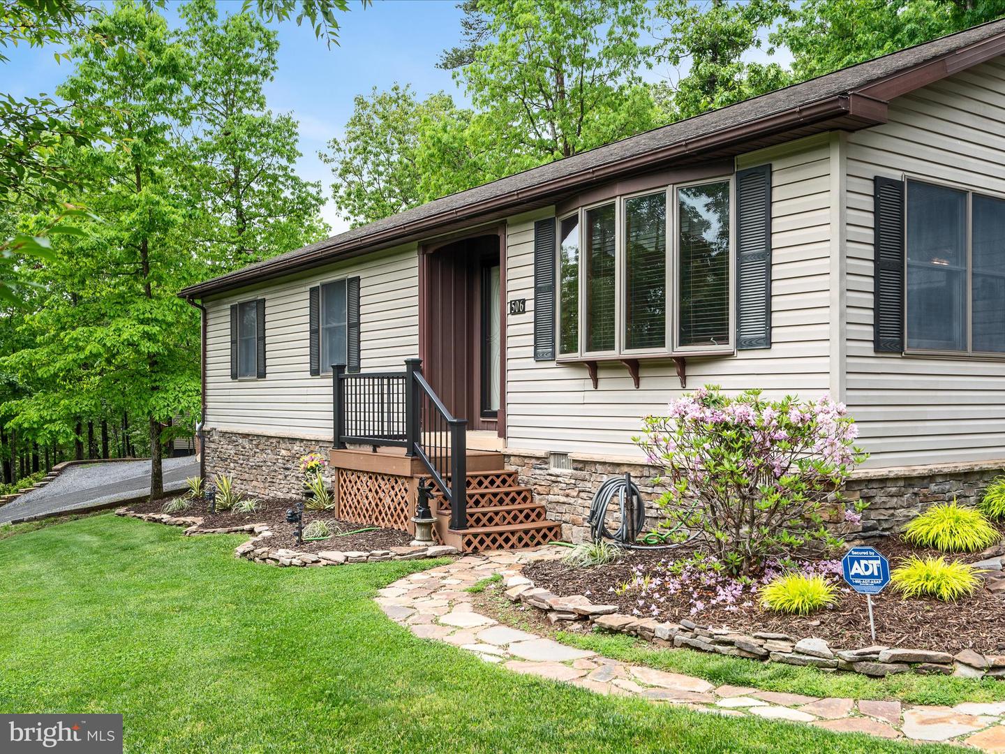 506 NORTHWOOD CIR, CROSS JUNCTION, Virginia 22625, 3 Bedrooms Bedrooms, ,2 BathroomsBathrooms,Residential,For sale,506 NORTHWOOD CIR,VAFV2034154 MLS # VAFV2034154