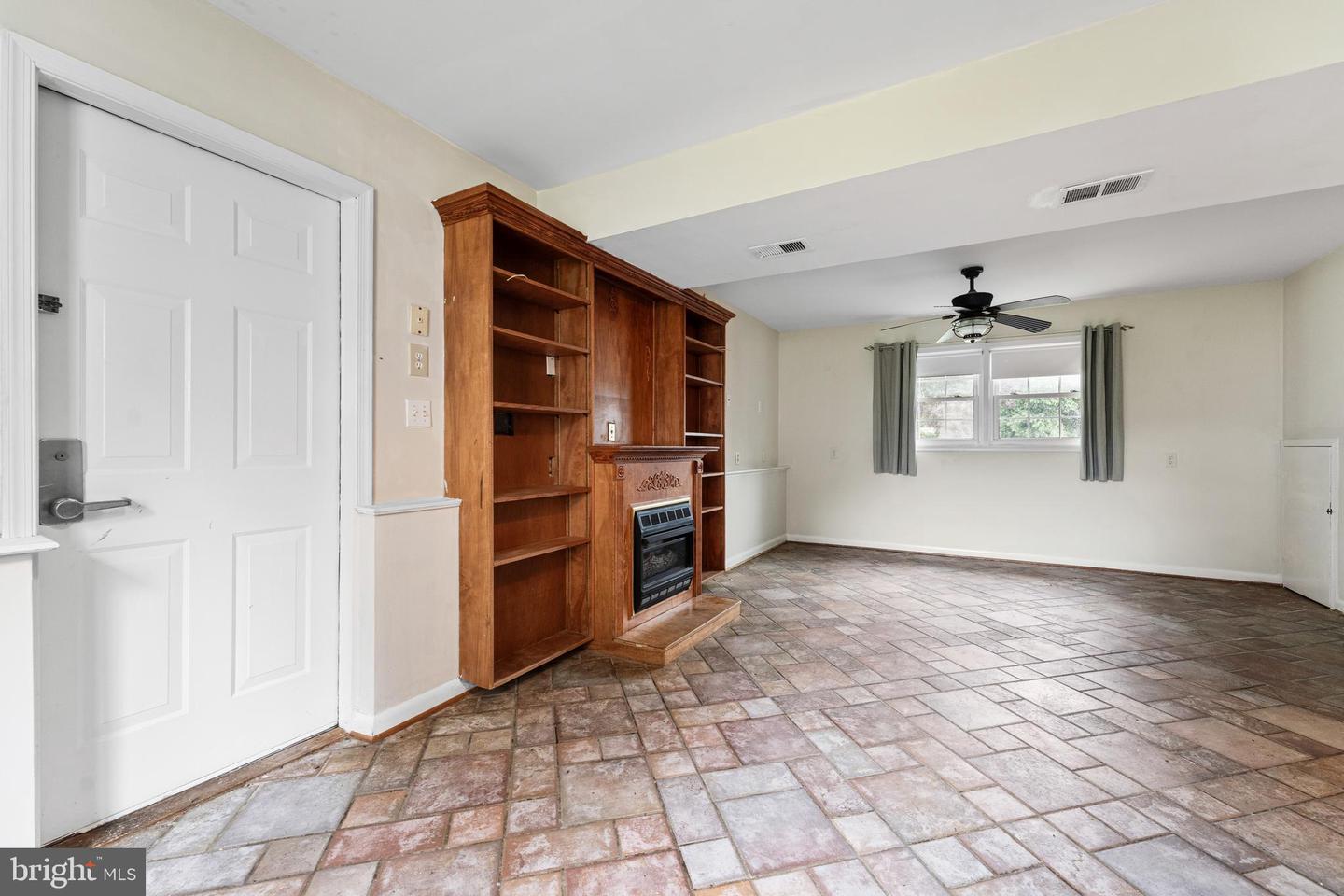 520 FORBES ST, FREDERICKSBURG, Virginia 22405, 5 Bedrooms Bedrooms, ,2 BathroomsBathrooms,Residential,For sale,520 FORBES ST,VAST2038836 MLS # VAST2038836