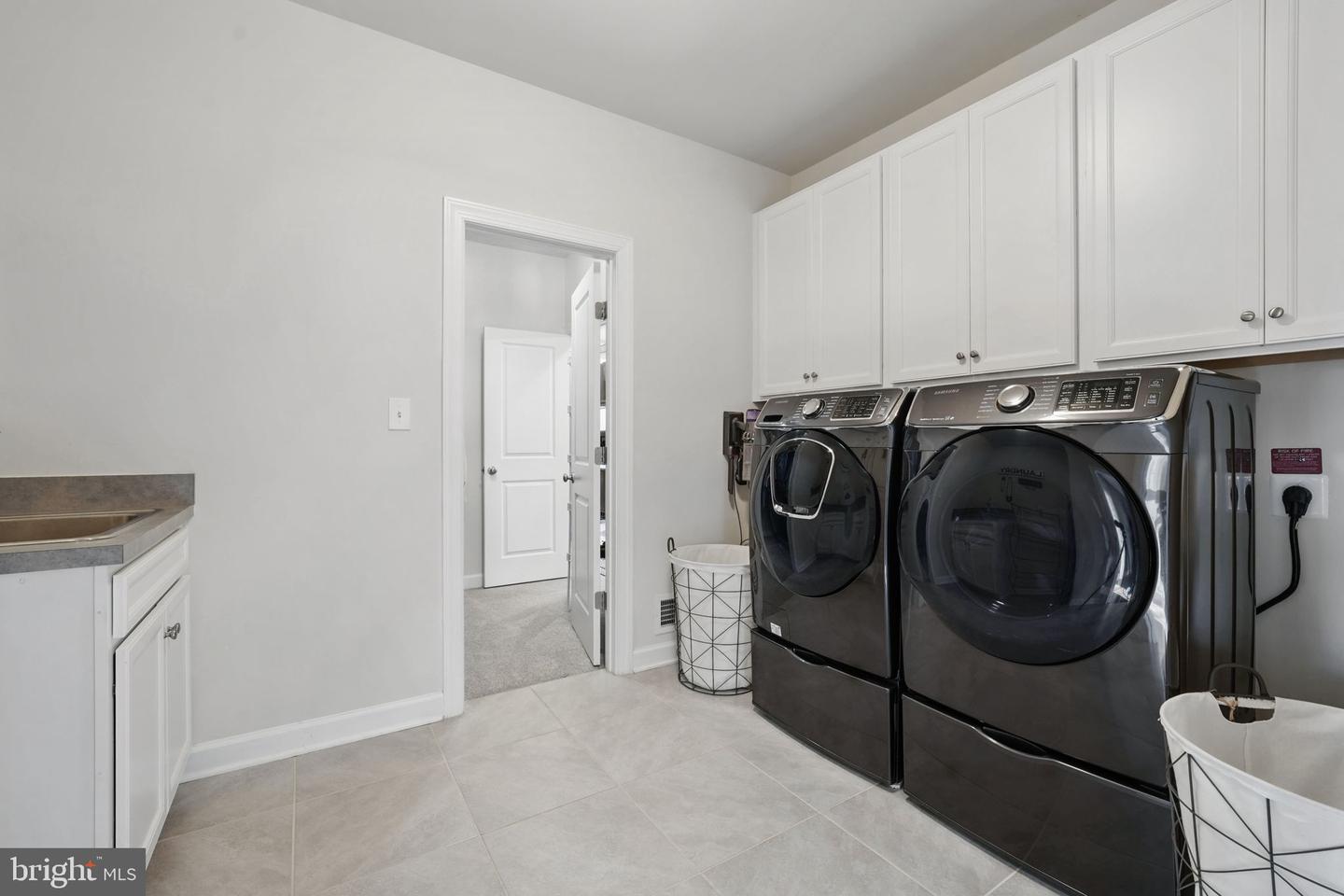41223 CHATHAM GREEN CIR, ALDIE, Virginia 20105, 5 Bedrooms Bedrooms, ,4 BathroomsBathrooms,Residential,For sale,41223 CHATHAM GREEN CIR,VALO2096526 MLS # VALO2096526