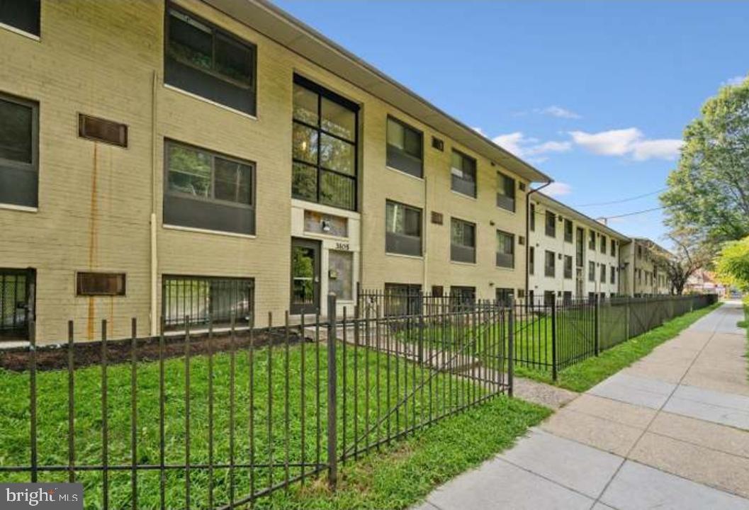 3105 NAYLOR RD SE #302, WASHINGTON, District Of Columbia 20020, 2 Bedrooms Bedrooms, ,1 BathroomBathrooms,Residential,For sale,3105 NAYLOR RD SE #302,DCDC2200712 MLS # DCDC2200712