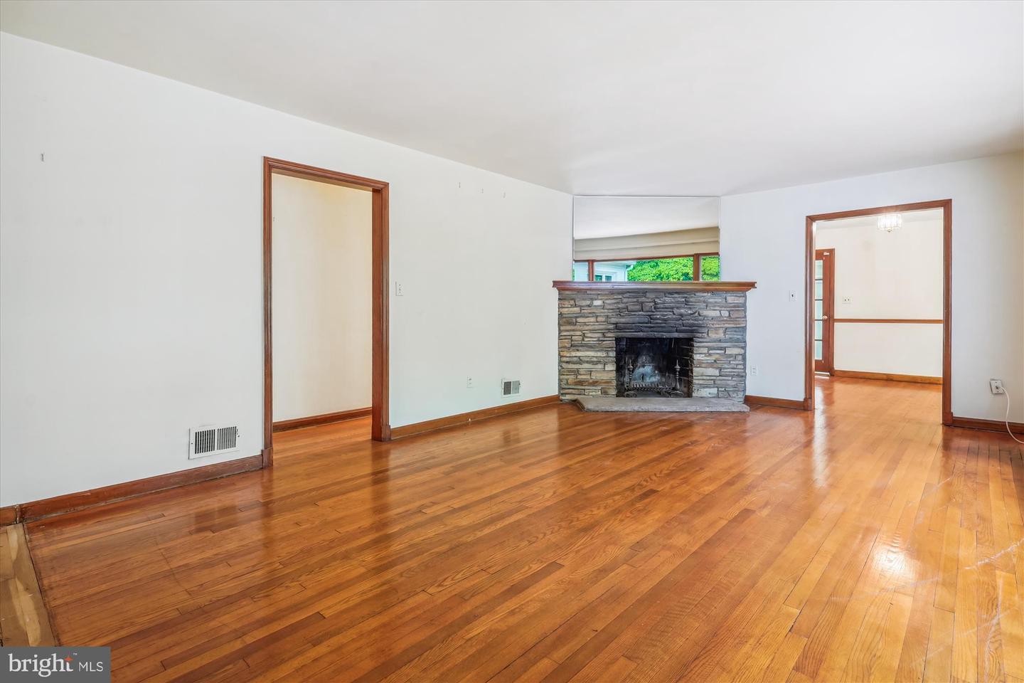 1116 MORNINGSIDE LN, ALEXANDRIA, Virginia 22308, 3 Bedrooms Bedrooms, ,3 BathroomsBathrooms,Residential,For sale,1116 MORNINGSIDE LN,VAFX2241094 MLS # VAFX2241094