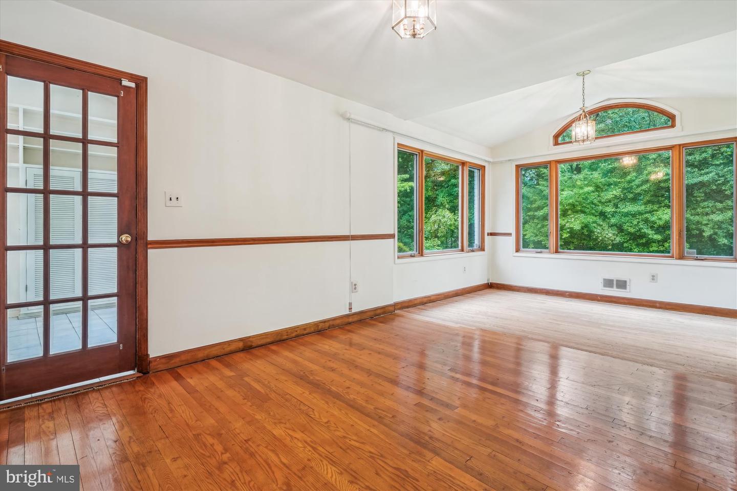 1116 MORNINGSIDE LN, ALEXANDRIA, Virginia 22308, 3 Bedrooms Bedrooms, ,3 BathroomsBathrooms,Residential,For sale,1116 MORNINGSIDE LN,VAFX2241094 MLS # VAFX2241094