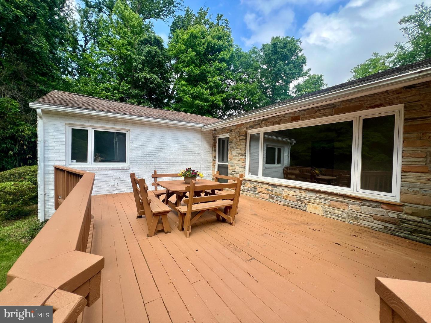 1116 MORNINGSIDE LN, ALEXANDRIA, Virginia 22308, 3 Bedrooms Bedrooms, ,3 BathroomsBathrooms,Residential,For sale,1116 MORNINGSIDE LN,VAFX2241094 MLS # VAFX2241094