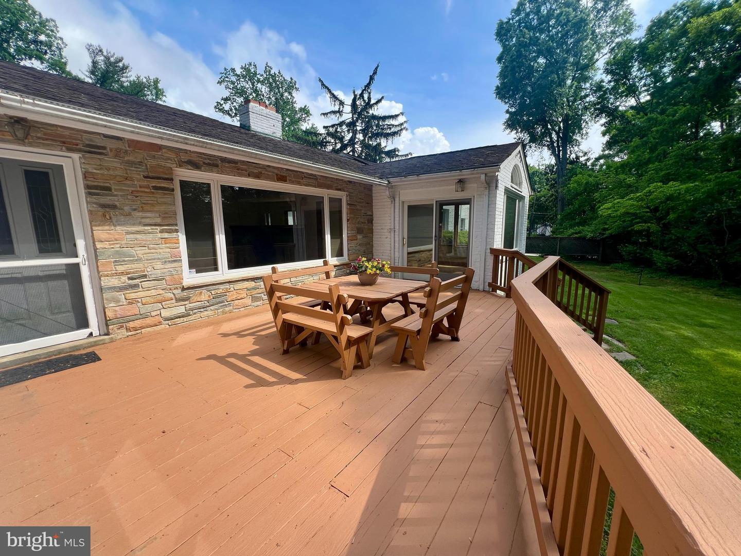 1116 MORNINGSIDE LN, ALEXANDRIA, Virginia 22308, 3 Bedrooms Bedrooms, ,3 BathroomsBathrooms,Residential,For sale,1116 MORNINGSIDE LN,VAFX2241094 MLS # VAFX2241094
