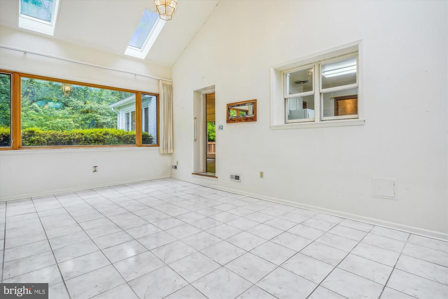 1116 MORNINGSIDE LN, ALEXANDRIA, Virginia 22308, 3 Bedrooms Bedrooms, ,3 BathroomsBathrooms,Residential,For sale,1116 MORNINGSIDE LN,VAFX2241094 MLS # VAFX2241094