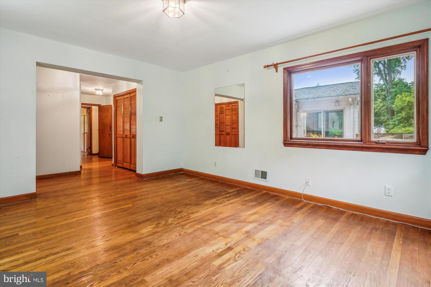 1116 MORNINGSIDE LN, ALEXANDRIA, Virginia 22308, 3 Bedrooms Bedrooms, ,3 BathroomsBathrooms,Residential,For sale,1116 MORNINGSIDE LN,VAFX2241094 MLS # VAFX2241094