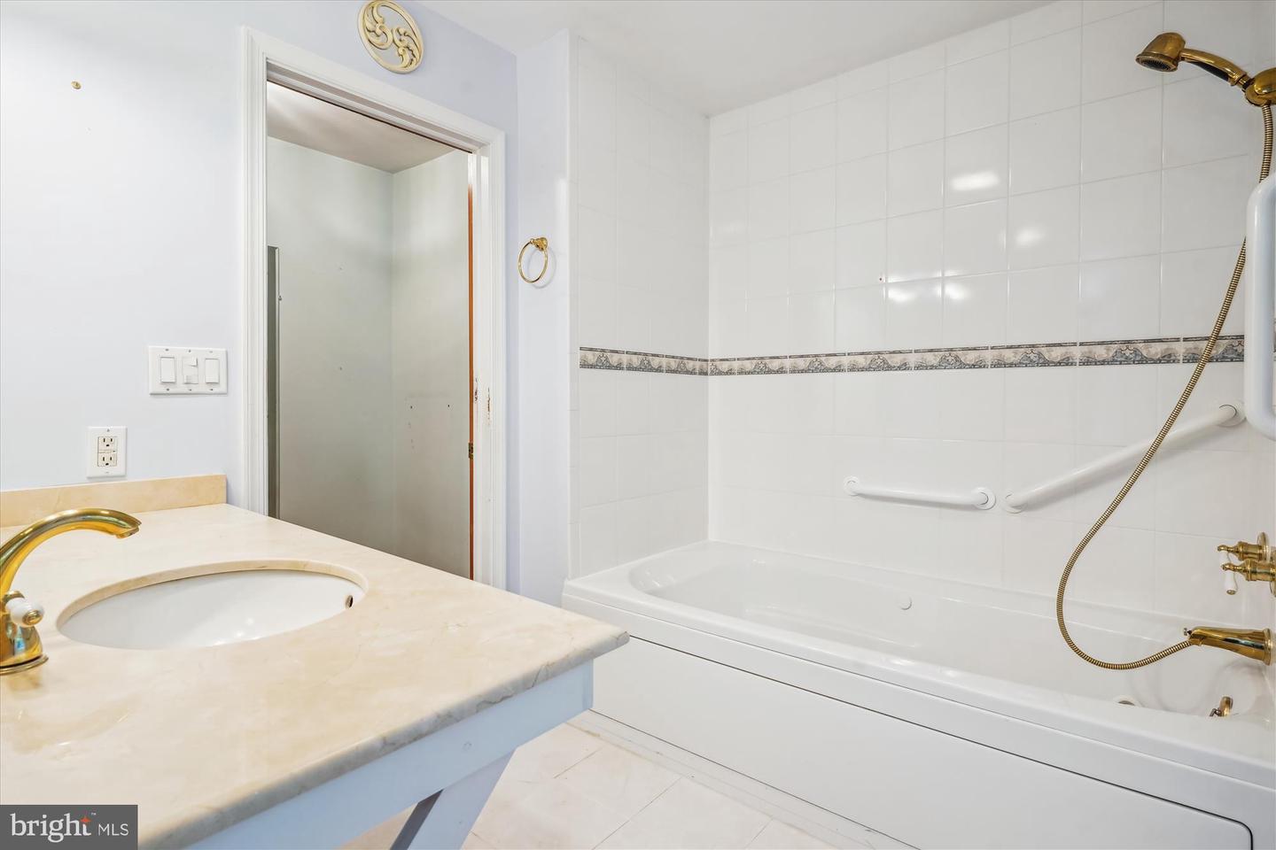 1116 MORNINGSIDE LN, ALEXANDRIA, Virginia 22308, 3 Bedrooms Bedrooms, ,3 BathroomsBathrooms,Residential,For sale,1116 MORNINGSIDE LN,VAFX2241094 MLS # VAFX2241094
