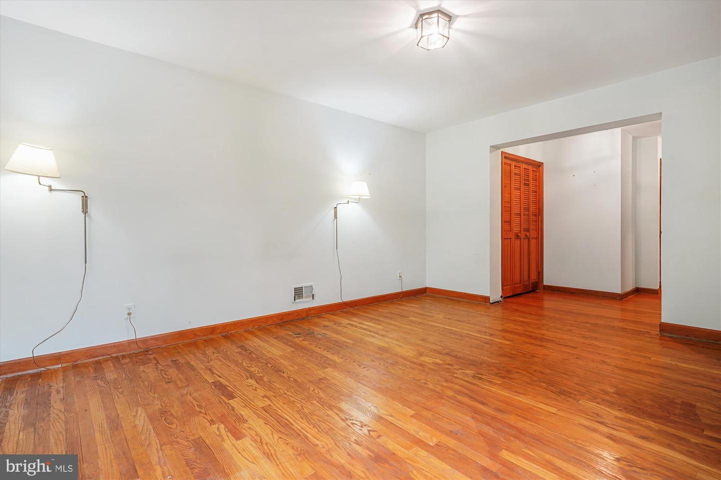1116 MORNINGSIDE LN, ALEXANDRIA, Virginia 22308, 3 Bedrooms Bedrooms, ,3 BathroomsBathrooms,Residential,For sale,1116 MORNINGSIDE LN,VAFX2241094 MLS # VAFX2241094