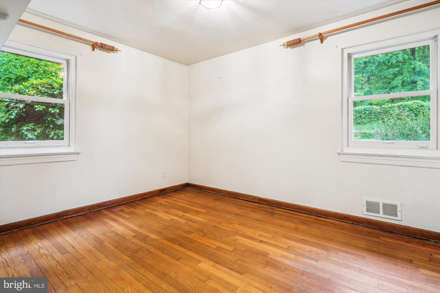 1116 MORNINGSIDE LN, ALEXANDRIA, Virginia 22308, 3 Bedrooms Bedrooms, ,3 BathroomsBathrooms,Residential,For sale,1116 MORNINGSIDE LN,VAFX2241094 MLS # VAFX2241094