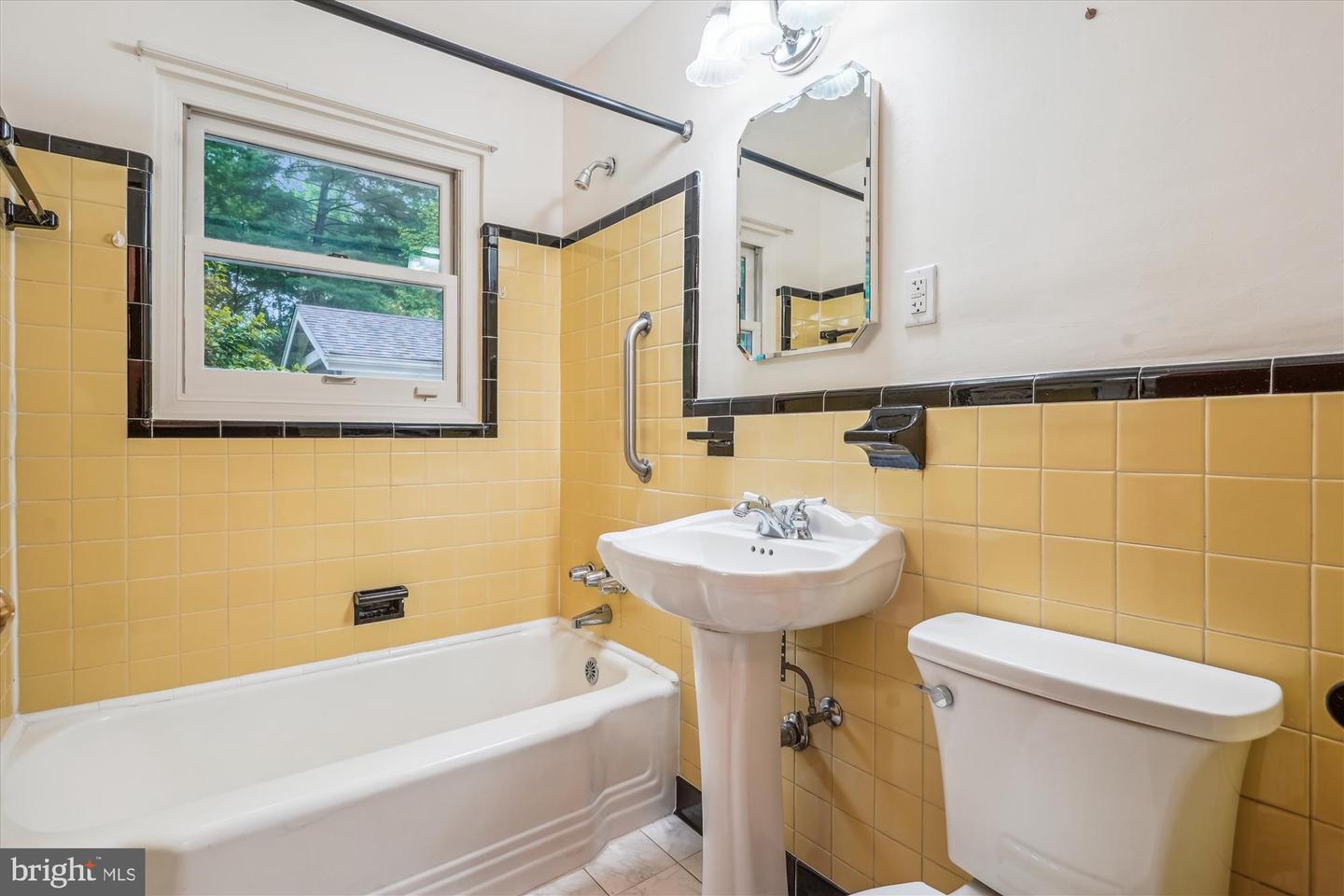 1116 MORNINGSIDE LN, ALEXANDRIA, Virginia 22308, 3 Bedrooms Bedrooms, ,3 BathroomsBathrooms,Residential,For sale,1116 MORNINGSIDE LN,VAFX2241094 MLS # VAFX2241094