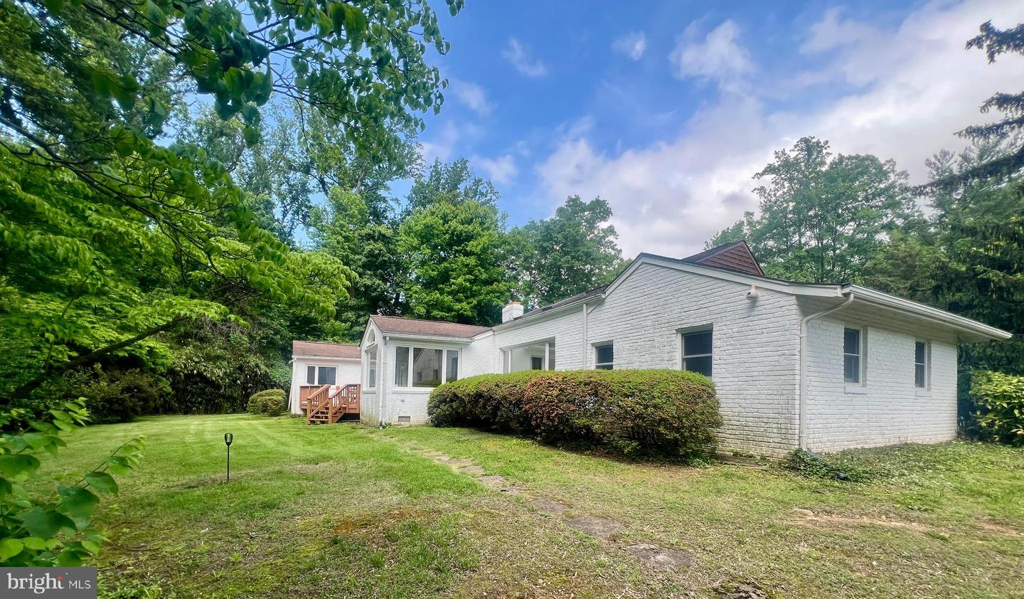 1116 MORNINGSIDE LN, ALEXANDRIA, Virginia 22308, 3 Bedrooms Bedrooms, ,3 BathroomsBathrooms,Residential,For sale,1116 MORNINGSIDE LN,VAFX2241094 MLS # VAFX2241094