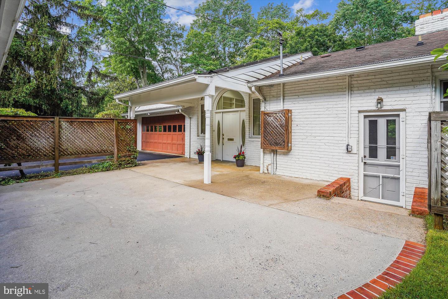 1116 MORNINGSIDE LN, ALEXANDRIA, Virginia 22308, 3 Bedrooms Bedrooms, ,3 BathroomsBathrooms,Residential,For sale,1116 MORNINGSIDE LN,VAFX2241094 MLS # VAFX2241094