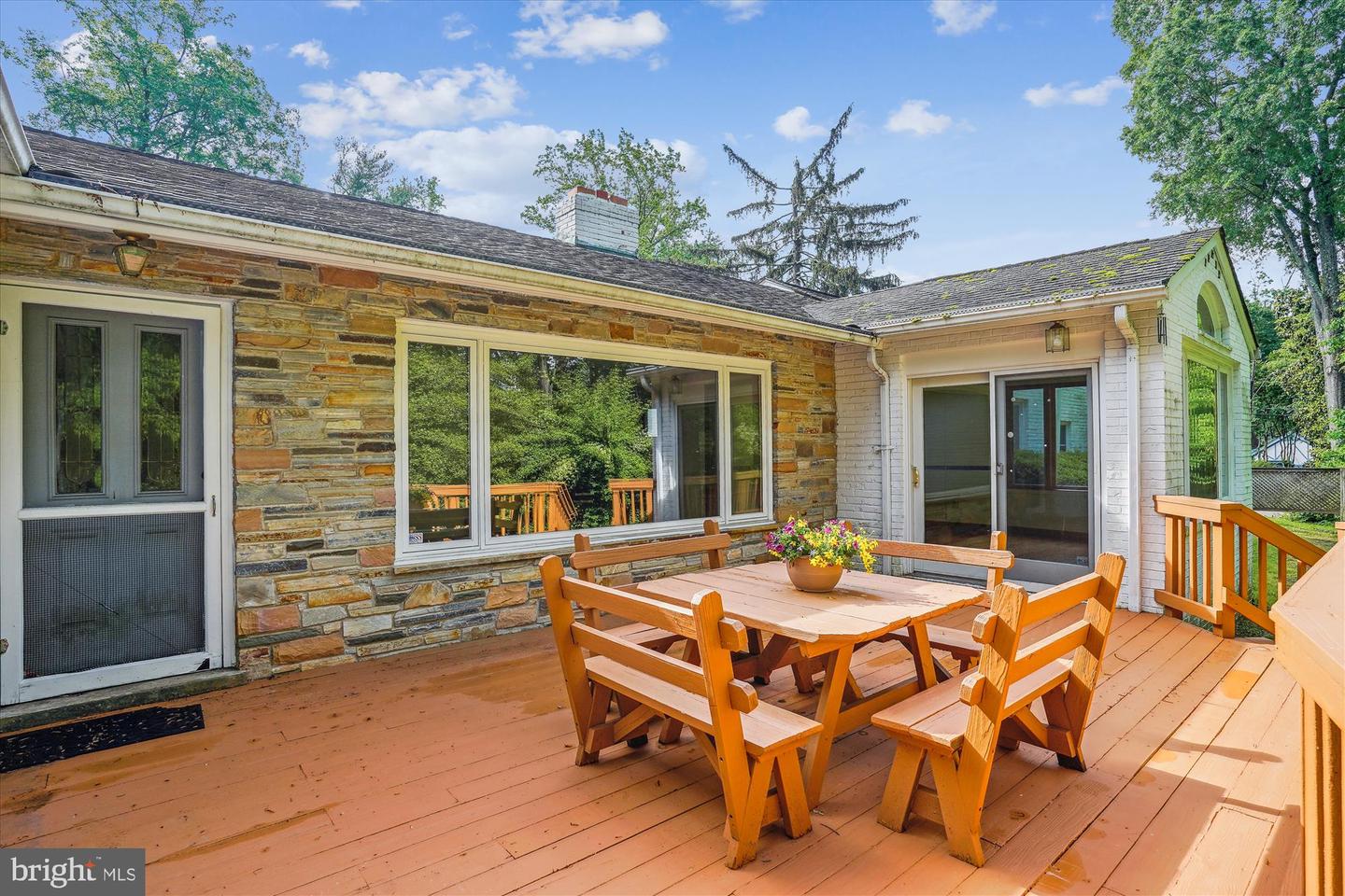 1116 MORNINGSIDE LN, ALEXANDRIA, Virginia 22308, 3 Bedrooms Bedrooms, ,3 BathroomsBathrooms,Residential,For sale,1116 MORNINGSIDE LN,VAFX2241094 MLS # VAFX2241094