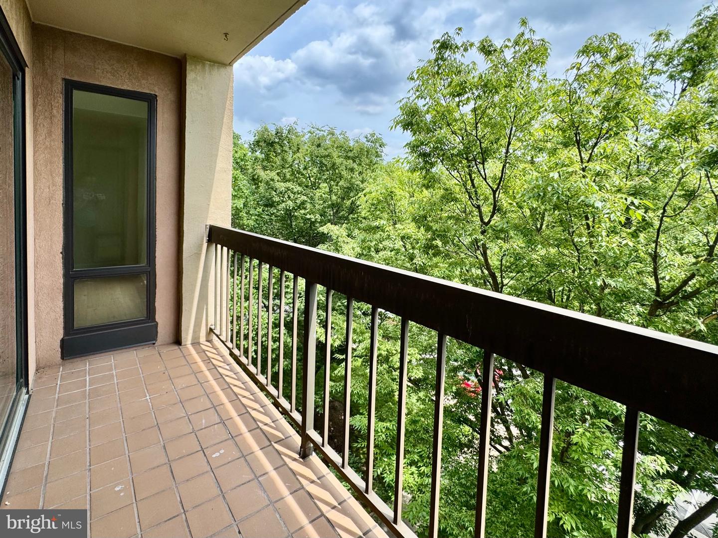 805 N HOWARD ST #446, ALEXANDRIA, Virginia 22304, 2 Bedrooms Bedrooms, ,2 BathroomsBathrooms,Residential,For sale,805 N HOWARD ST #446,VAAX2045386 MLS # VAAX2045386
