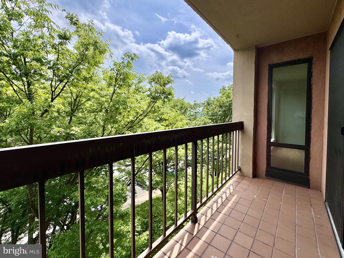 805 N HOWARD ST #446, ALEXANDRIA, Virginia 22304, 2 Bedrooms Bedrooms, ,2 BathroomsBathrooms,Residential,For sale,805 N HOWARD ST #446,VAAX2045386 MLS # VAAX2045386