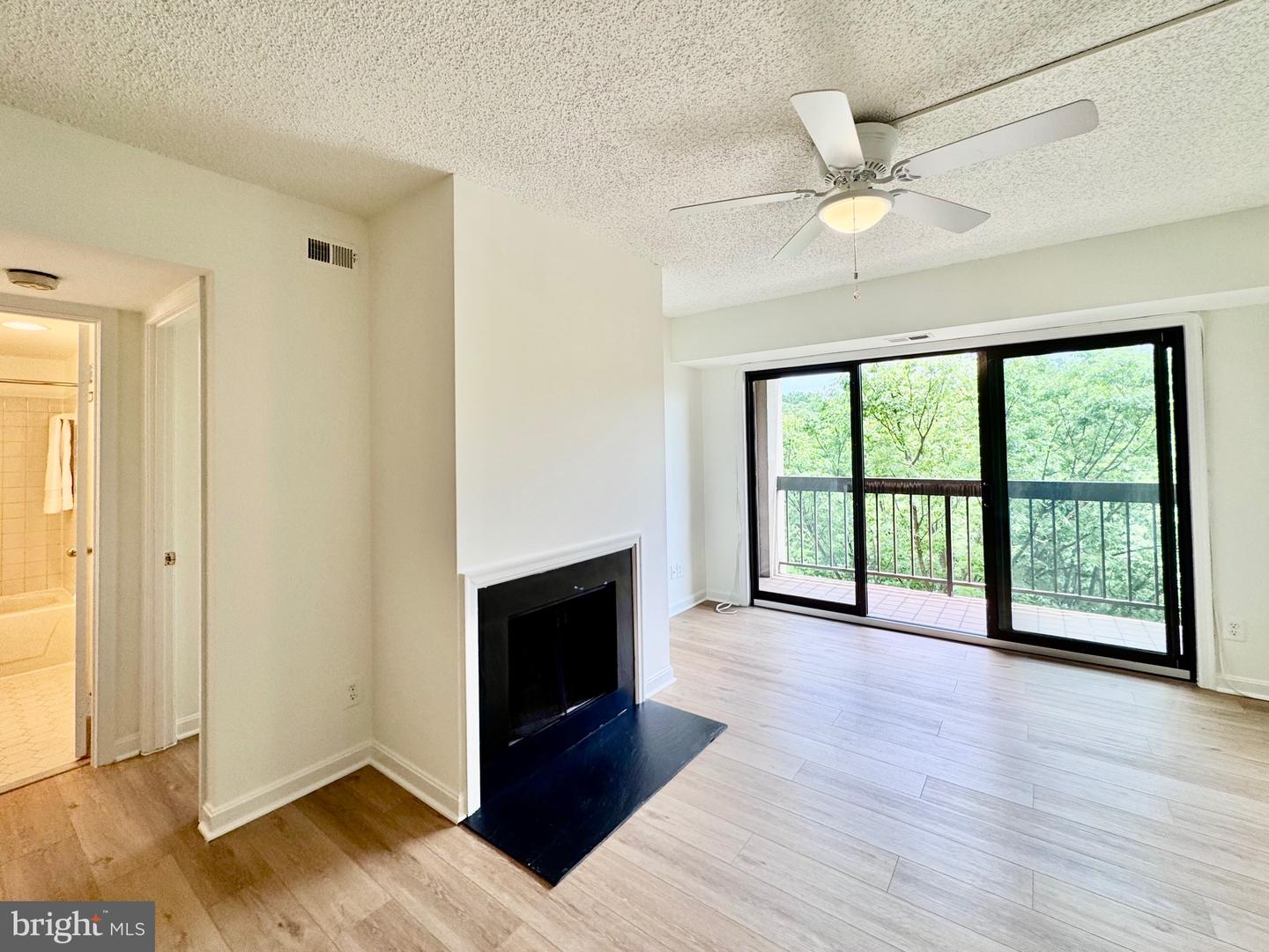 805 N HOWARD ST #446, ALEXANDRIA, Virginia 22304, 2 Bedrooms Bedrooms, ,2 BathroomsBathrooms,Residential,For sale,805 N HOWARD ST #446,VAAX2045386 MLS # VAAX2045386