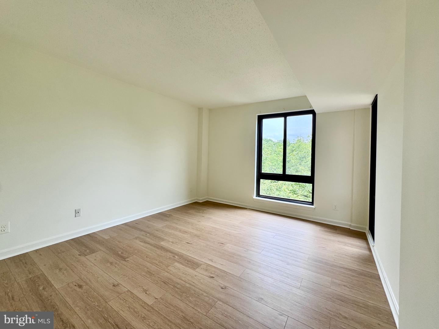 805 N HOWARD ST #446, ALEXANDRIA, Virginia 22304, 2 Bedrooms Bedrooms, ,2 BathroomsBathrooms,Residential,For sale,805 N HOWARD ST #446,VAAX2045386 MLS # VAAX2045386