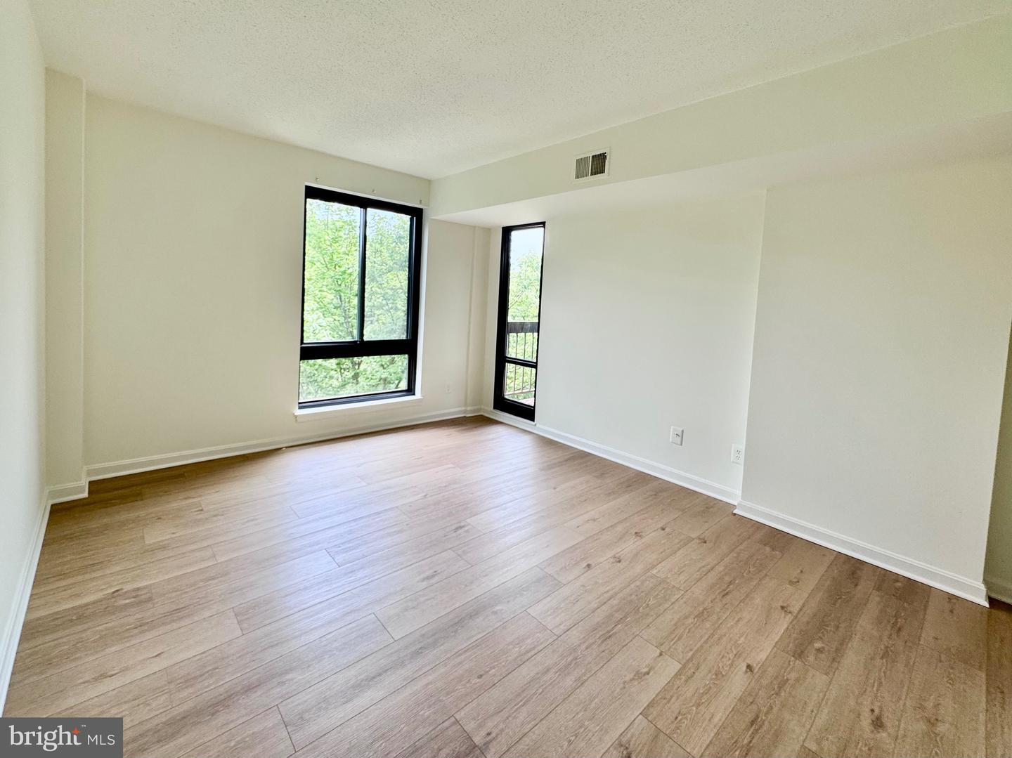 805 N HOWARD ST #446, ALEXANDRIA, Virginia 22304, 2 Bedrooms Bedrooms, ,2 BathroomsBathrooms,Residential,For sale,805 N HOWARD ST #446,VAAX2045386 MLS # VAAX2045386