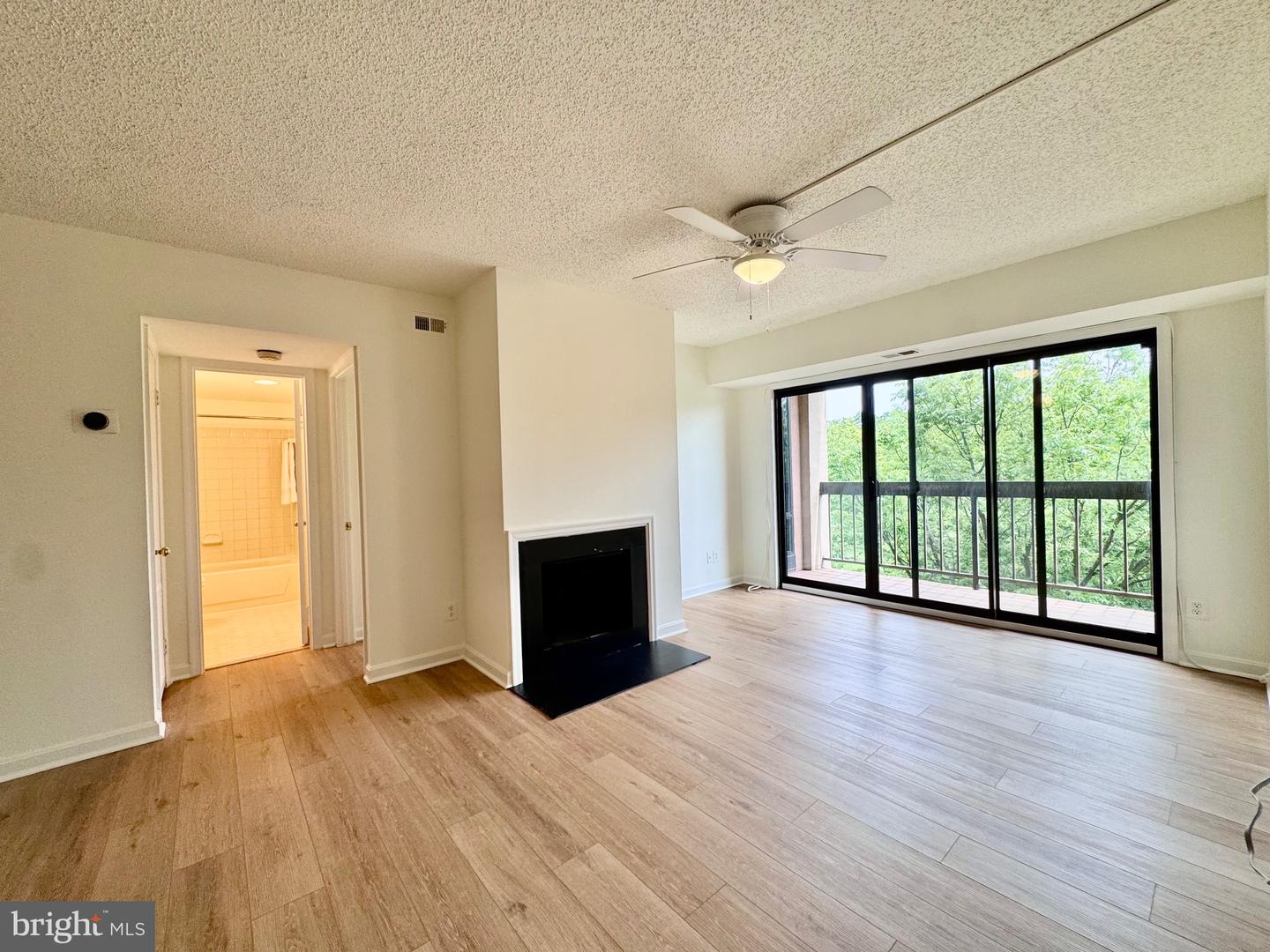 805 N HOWARD ST #446, ALEXANDRIA, Virginia 22304, 2 Bedrooms Bedrooms, ,2 BathroomsBathrooms,Residential,For sale,805 N HOWARD ST #446,VAAX2045386 MLS # VAAX2045386