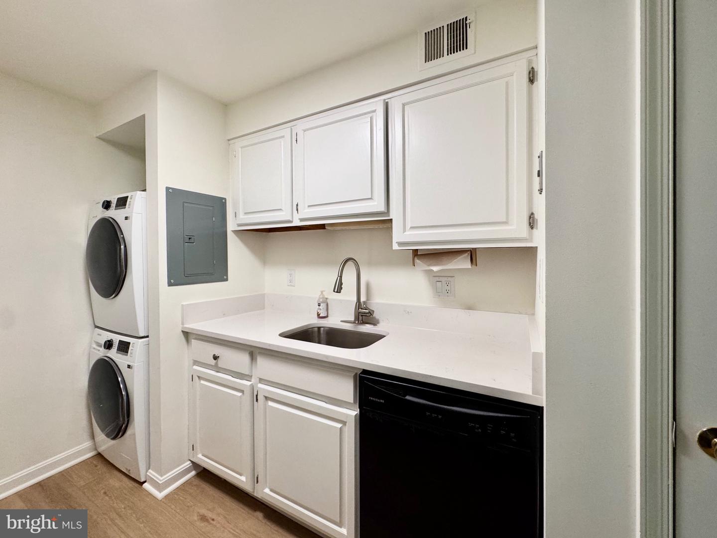805 N HOWARD ST #446, ALEXANDRIA, Virginia 22304, 2 Bedrooms Bedrooms, ,2 BathroomsBathrooms,Residential,For sale,805 N HOWARD ST #446,VAAX2045386 MLS # VAAX2045386