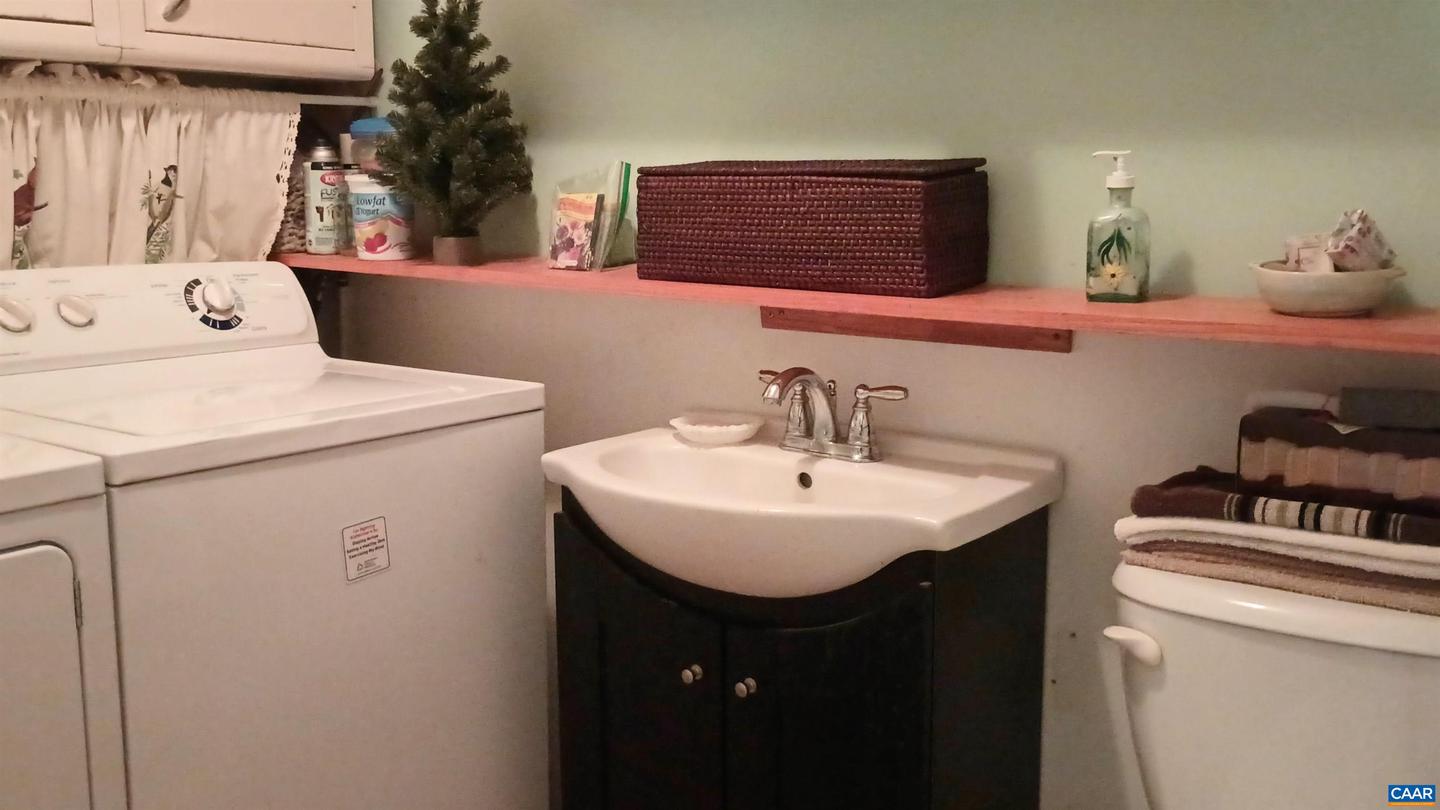 983 WILLIAMSTOWN RD, SHIPMAN, Virginia 22971, 2 Bedrooms Bedrooms, ,1 BathroomBathrooms,Residential,For sale,983 WILLIAMSTOWN RD,664559 MLS # 664559