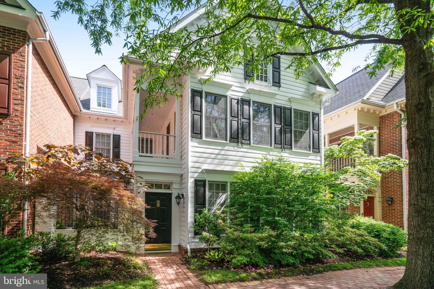 1109 ROUNDHOUSE LN, ALEXANDRIA, Virginia 22314, 3 Bedrooms Bedrooms, ,2 BathroomsBathrooms,Residential,For sale,1109 ROUNDHOUSE LN,VAAX2045390 MLS # VAAX2045390
