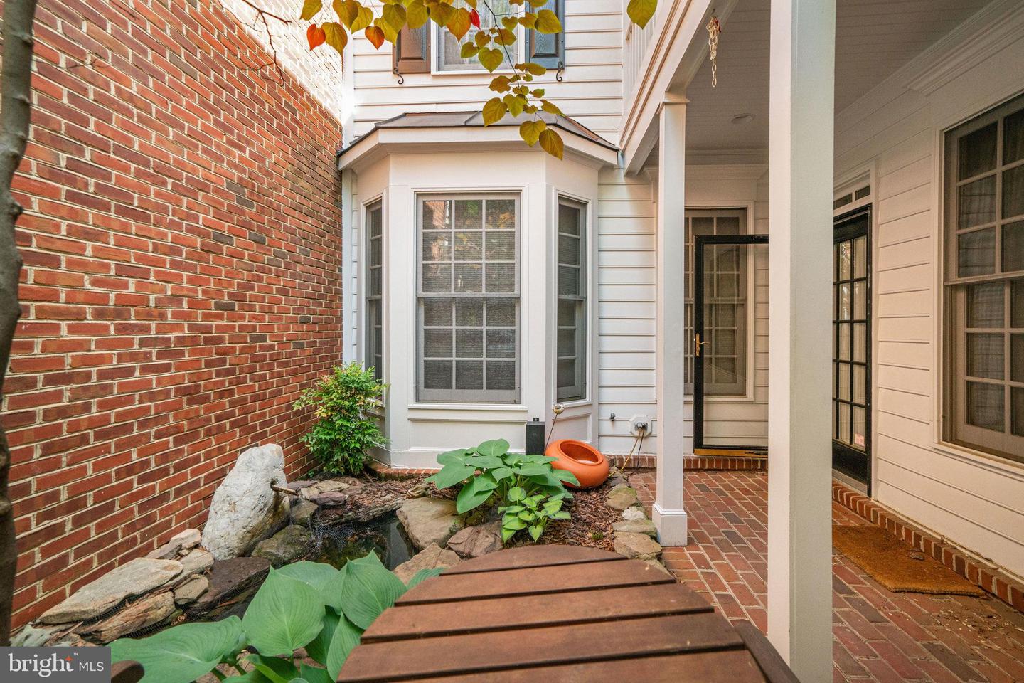1109 ROUNDHOUSE LN, ALEXANDRIA, Virginia 22314, 3 Bedrooms Bedrooms, ,2 BathroomsBathrooms,Residential,For sale,1109 ROUNDHOUSE LN,VAAX2045390 MLS # VAAX2045390