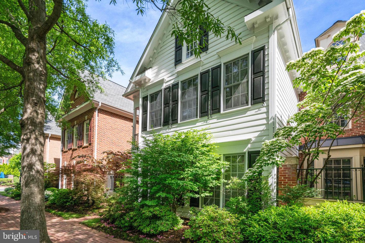1109 ROUNDHOUSE LN, ALEXANDRIA, Virginia 22314, 3 Bedrooms Bedrooms, ,2 BathroomsBathrooms,Residential,For sale,1109 ROUNDHOUSE LN,VAAX2045390 MLS # VAAX2045390