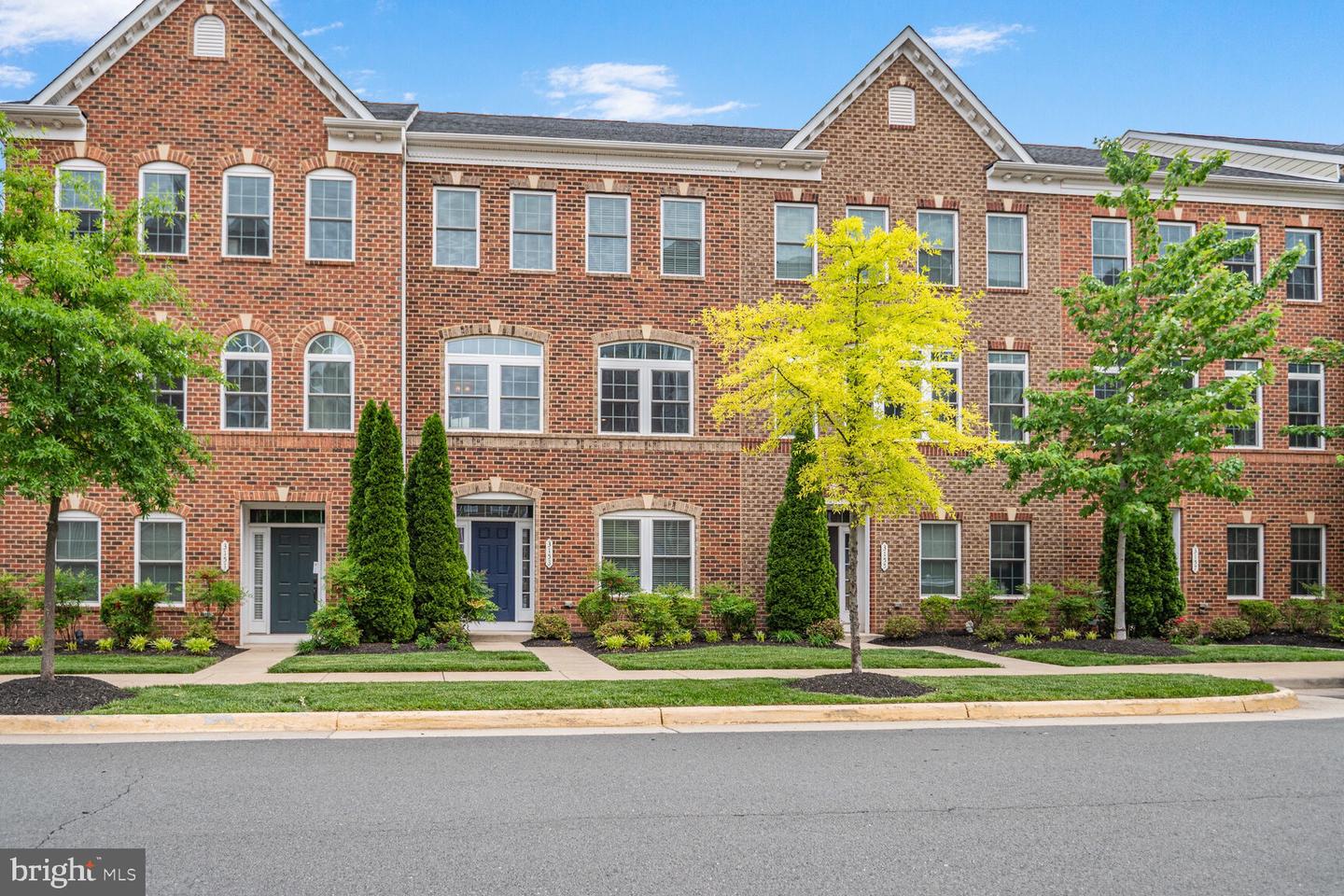 3153 JOHN GLENN ST, HERNDON, Virginia 20171, 4 Bedrooms Bedrooms, ,3 BathroomsBathrooms,Residential,For sale,3153 JOHN GLENN ST,VAFX2241134 MLS # VAFX2241134