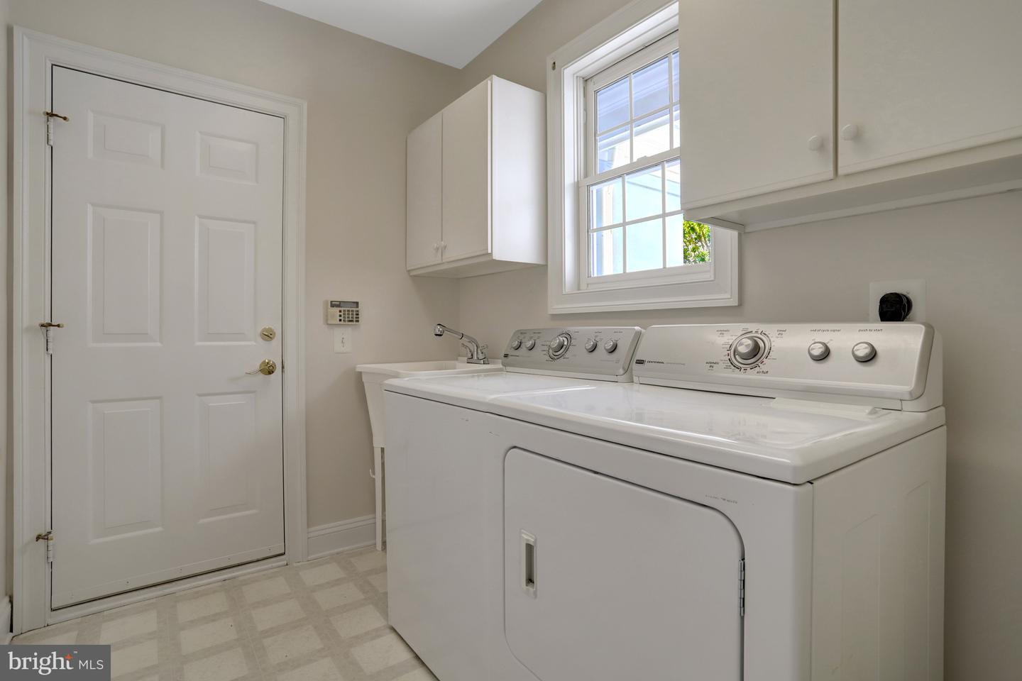 5252 WINTER VIEW DR, ALEXANDRIA, Virginia 22312, 5 Bedrooms Bedrooms, ,4 BathroomsBathrooms,Residential,For sale,5252 WINTER VIEW DR,VAFX2241136 MLS # VAFX2241136