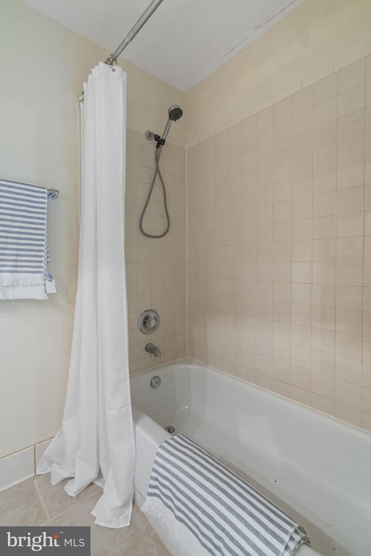 7814 ABBEY OAKS CT, MANASSAS, Virginia 20112, 5 Bedrooms Bedrooms, ,5 BathroomsBathrooms,Residential,For sale,7814 ABBEY OAKS CT,VAPW2094782 MLS # VAPW2094782