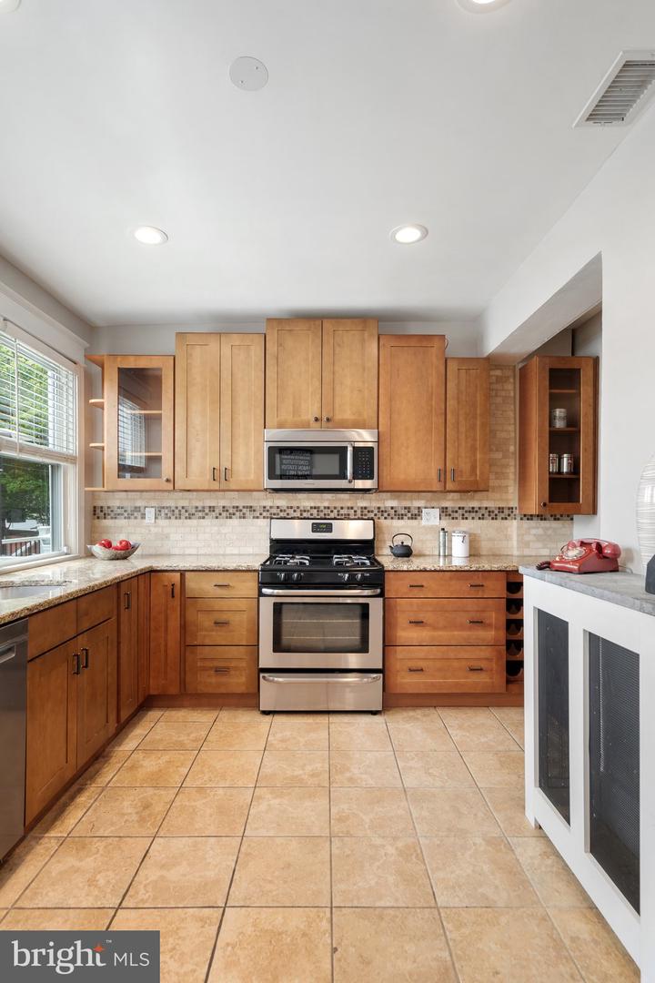 1821 MASSACHUSETTS AVE SE, WASHINGTON, District Of Columbia 20003, 4 Bedrooms Bedrooms, ,2 BathroomsBathrooms,Residential,For sale,1821 MASSACHUSETTS AVE SE,DCDC2200952 MLS # DCDC2200952