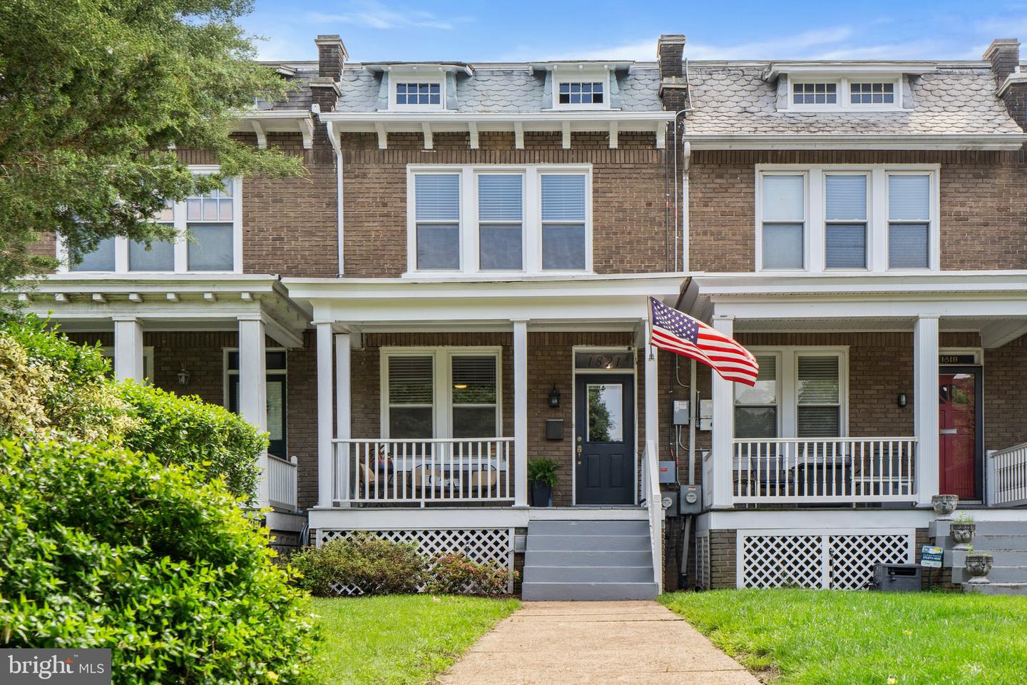 1821 MASSACHUSETTS AVE SE, WASHINGTON, District Of Columbia 20003, 4 Bedrooms Bedrooms, ,2 BathroomsBathrooms,Residential,For sale,1821 MASSACHUSETTS AVE SE,DCDC2200952 MLS # DCDC2200952