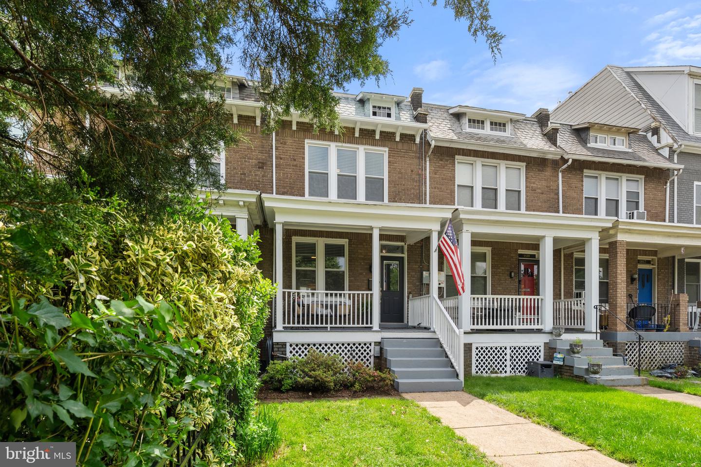 1821 MASSACHUSETTS AVE SE, WASHINGTON, District Of Columbia 20003, 4 Bedrooms Bedrooms, ,2 BathroomsBathrooms,Residential,For sale,1821 MASSACHUSETTS AVE SE,DCDC2200952 MLS # DCDC2200952