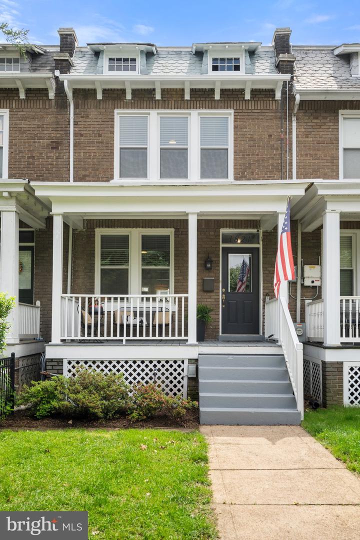 1821 MASSACHUSETTS AVE SE, WASHINGTON, District Of Columbia 20003, 4 Bedrooms Bedrooms, ,2 BathroomsBathrooms,Residential,For sale,1821 MASSACHUSETTS AVE SE,DCDC2200952 MLS # DCDC2200952