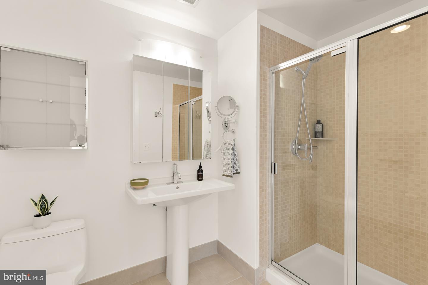 2125 14TH ST NW #224, WASHINGTON, District Of Columbia 20009, 2 Bedrooms Bedrooms, ,2 BathroomsBathrooms,Residential,For sale,2125 14TH ST NW #224,DCDC2200962 MLS # DCDC2200962