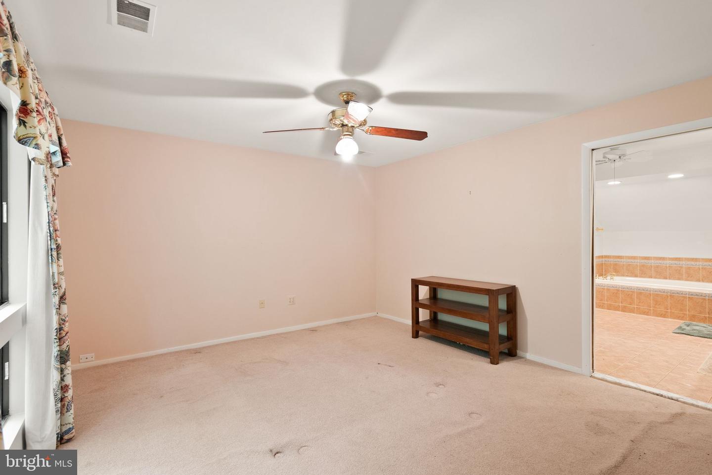 11598 NEWPORT COVE LN, RESTON, Virginia 20194, 4 Bedrooms Bedrooms, ,3 BathroomsBathrooms,Residential,For sale,11598 NEWPORT COVE LN,VAFX2241120 MLS # VAFX2241120