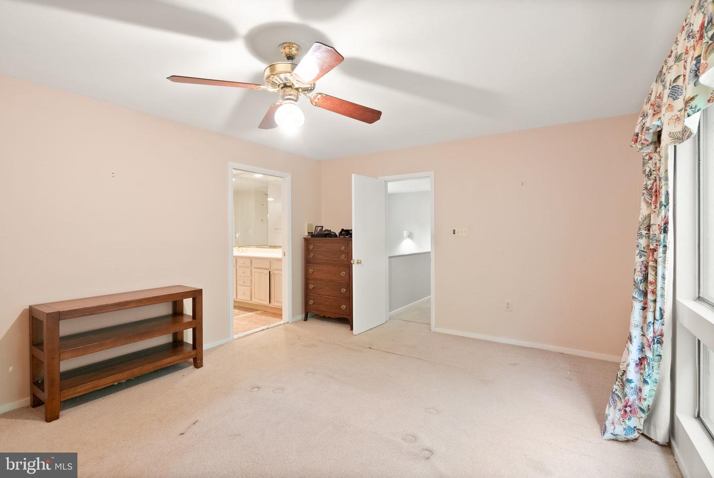 11598 NEWPORT COVE LN, RESTON, Virginia 20194, 4 Bedrooms Bedrooms, ,3 BathroomsBathrooms,Residential,For sale,11598 NEWPORT COVE LN,VAFX2241120 MLS # VAFX2241120