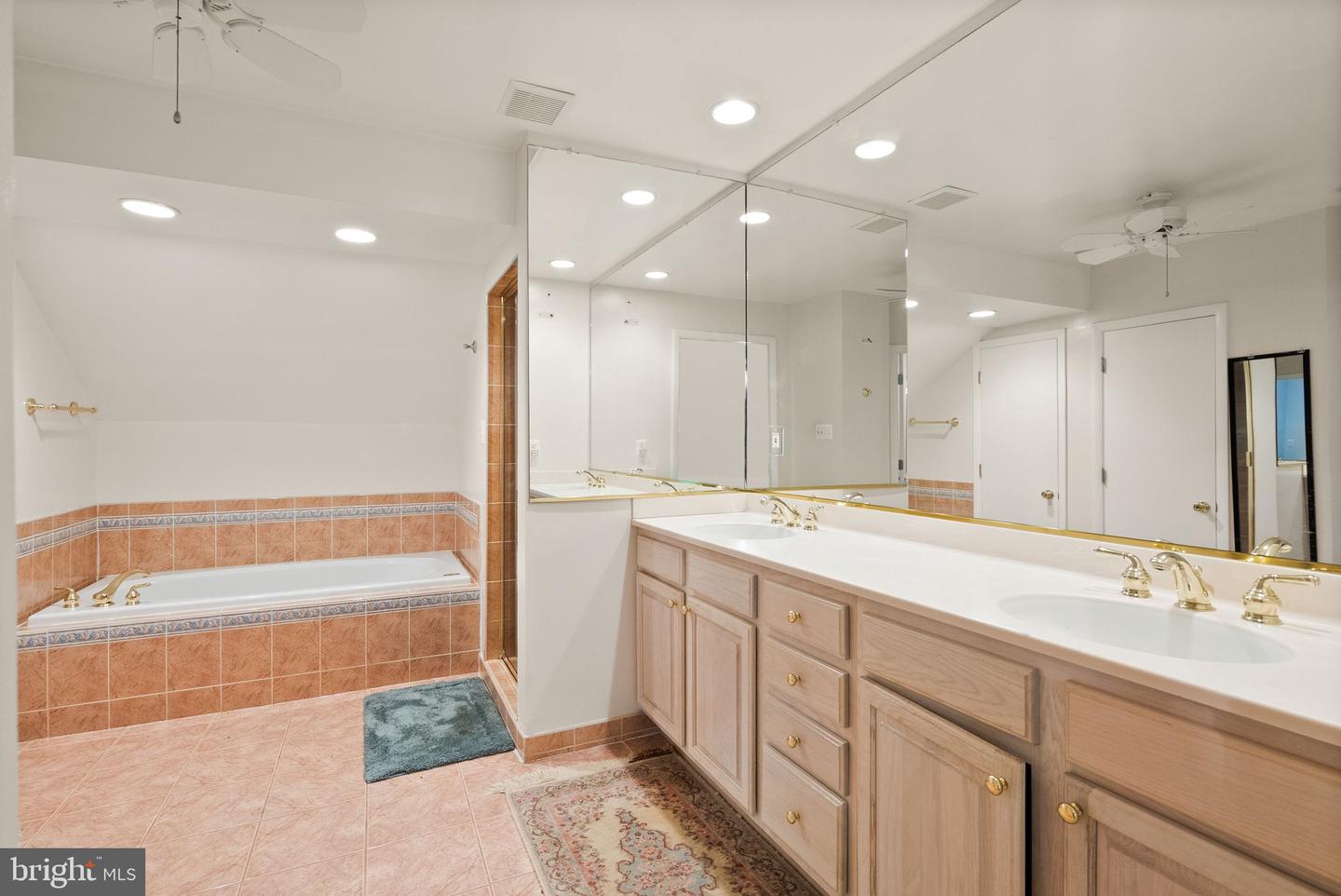 11598 NEWPORT COVE LN, RESTON, Virginia 20194, 4 Bedrooms Bedrooms, ,3 BathroomsBathrooms,Residential,For sale,11598 NEWPORT COVE LN,VAFX2241120 MLS # VAFX2241120