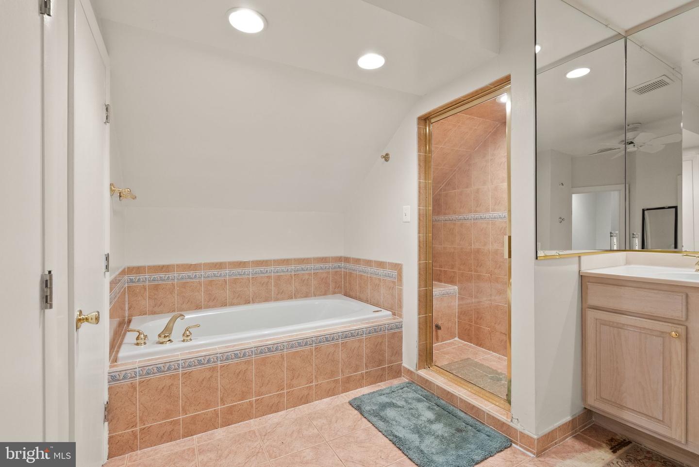 11598 NEWPORT COVE LN, RESTON, Virginia 20194, 4 Bedrooms Bedrooms, ,3 BathroomsBathrooms,Residential,For sale,11598 NEWPORT COVE LN,VAFX2241120 MLS # VAFX2241120