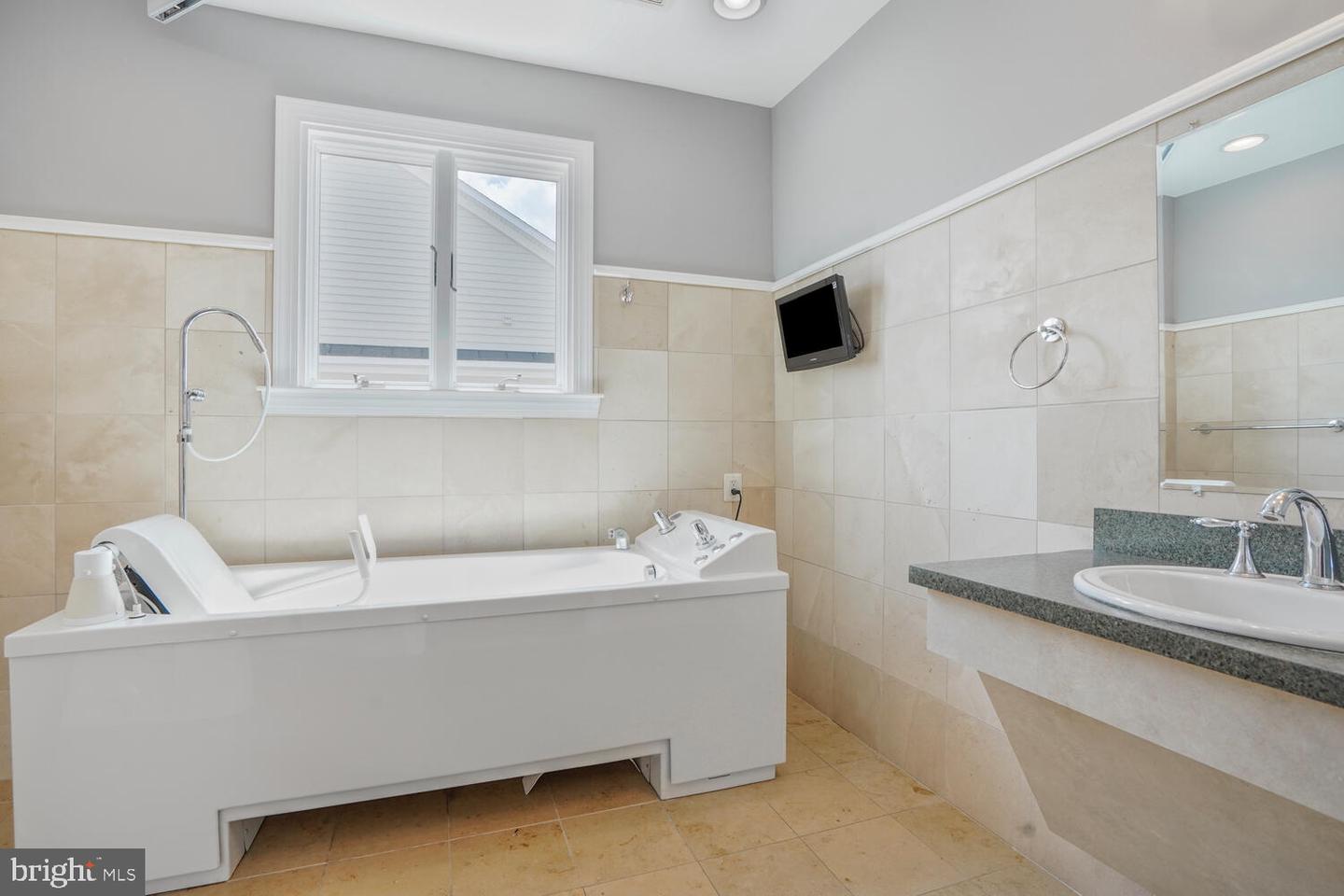 22838 ARBOR VIEW DR, BRAMBLETON, Virginia 20148, 6 Bedrooms Bedrooms, ,4 BathroomsBathrooms,Residential,For sale,22838 ARBOR VIEW DR,VALO2096610 MLS # VALO2096610