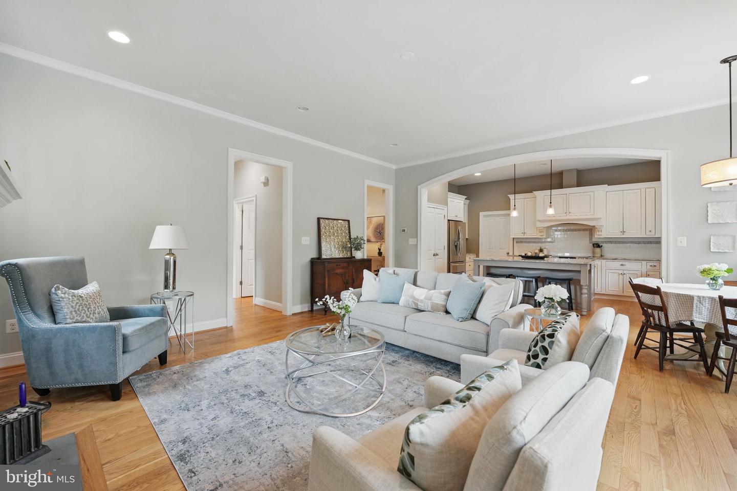 204 ELM ST SW, VIENNA, Virginia 22180, 4 Bedrooms Bedrooms, ,3 BathroomsBathrooms,Residential,For sale,204 ELM ST SW,VAFX2241148 MLS # VAFX2241148