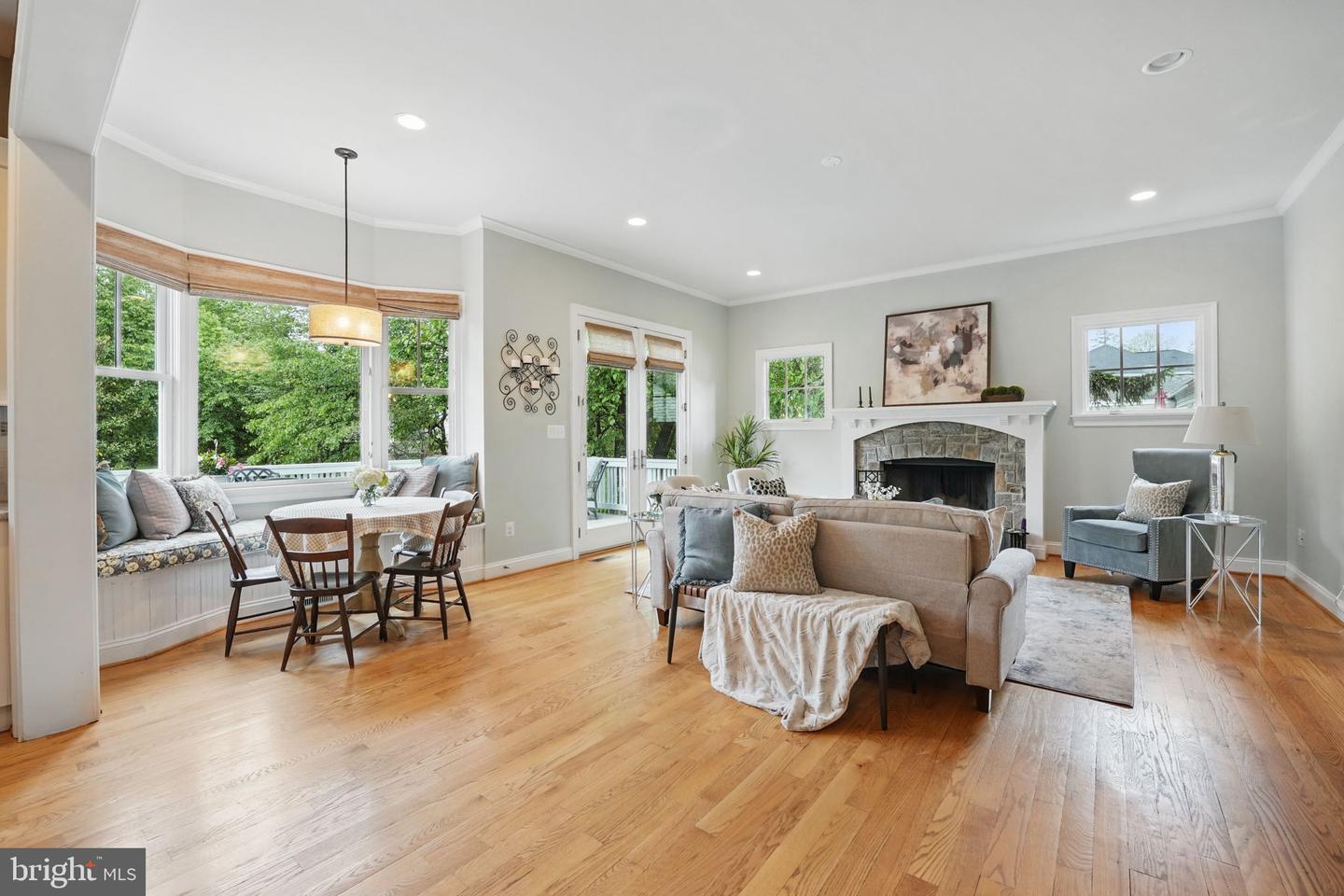 204 ELM ST SW, VIENNA, Virginia 22180, 4 Bedrooms Bedrooms, ,3 BathroomsBathrooms,Residential,For sale,204 ELM ST SW,VAFX2241148 MLS # VAFX2241148
