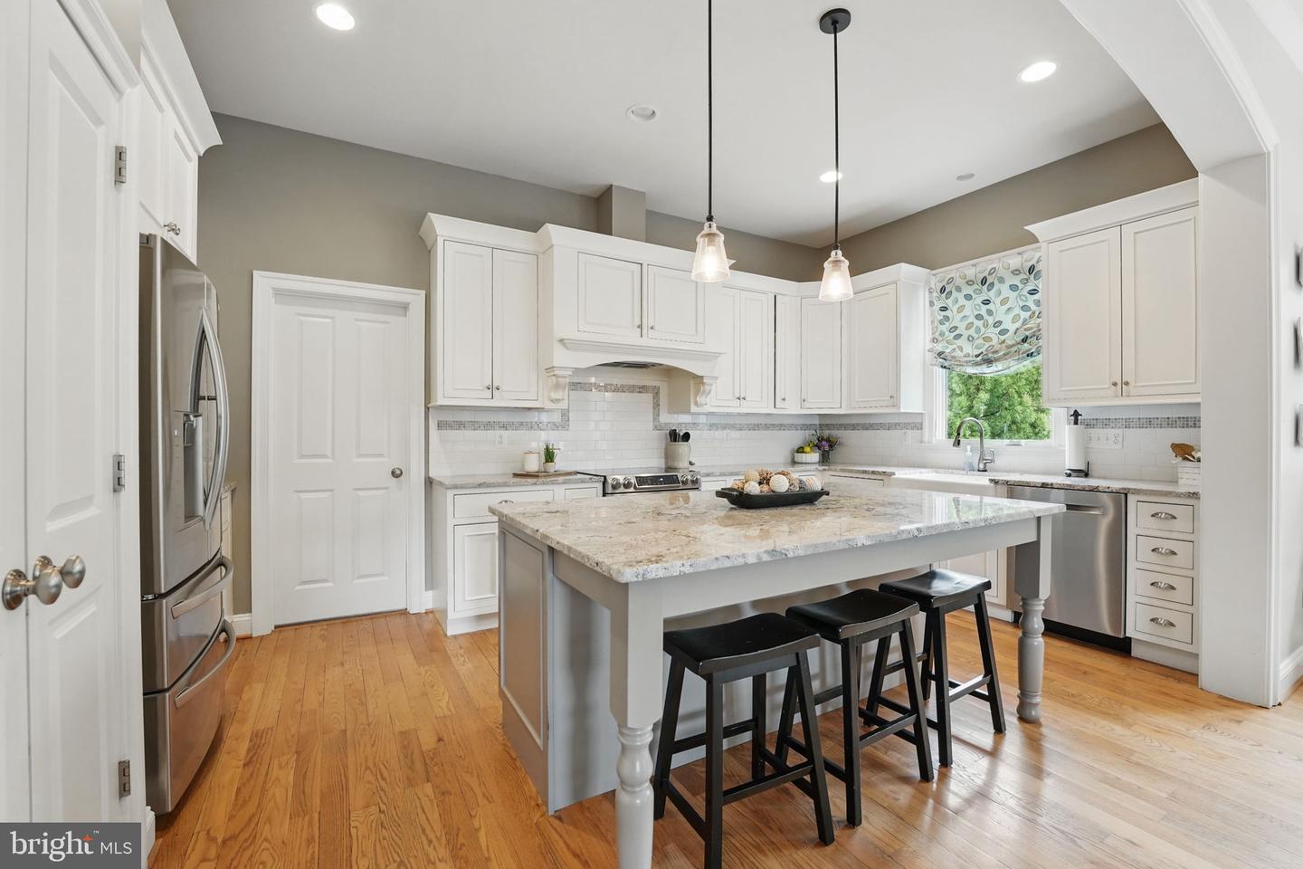 204 ELM ST SW, VIENNA, Virginia 22180, 4 Bedrooms Bedrooms, ,3 BathroomsBathrooms,Residential,For sale,204 ELM ST SW,VAFX2241148 MLS # VAFX2241148