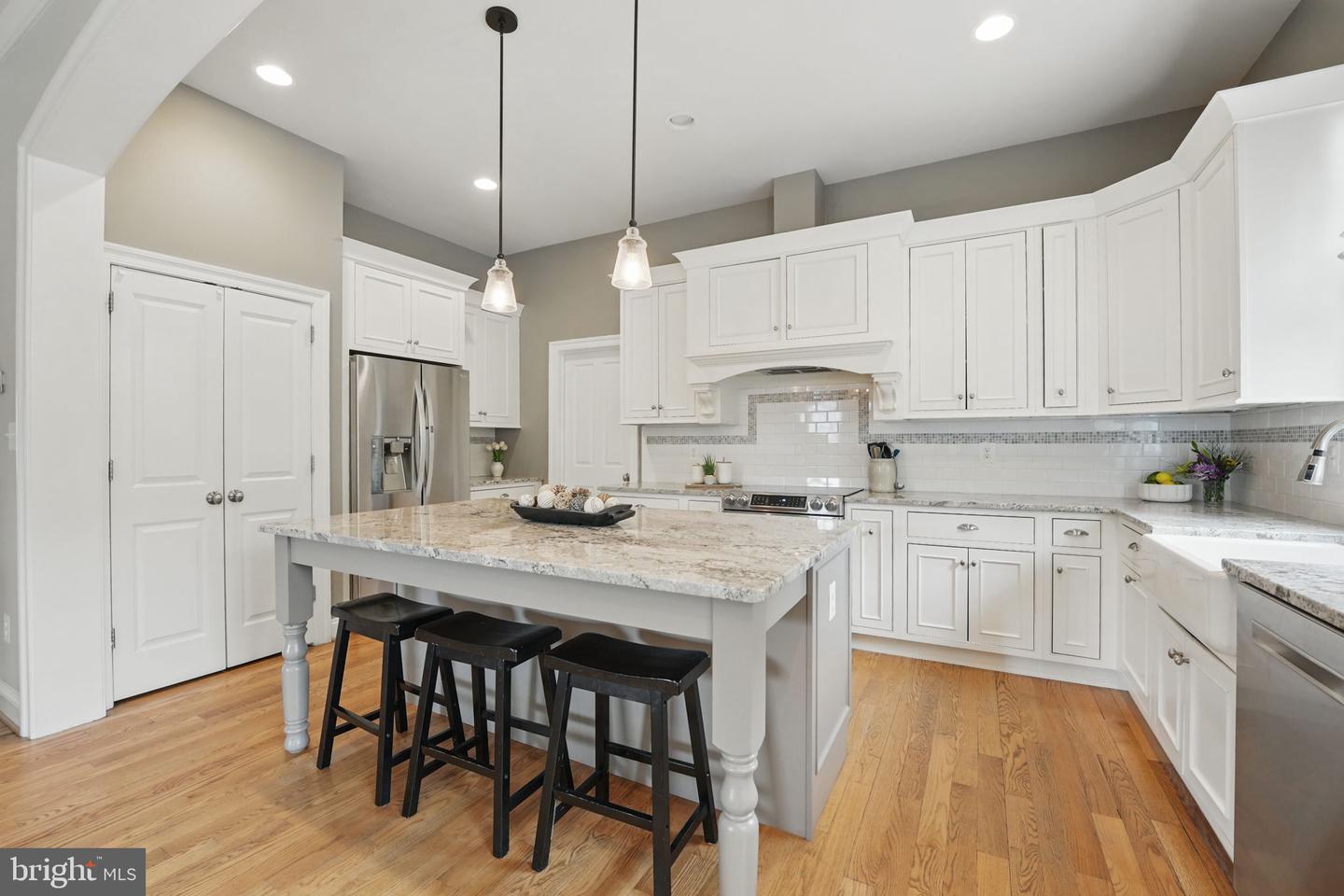 204 ELM ST SW, VIENNA, Virginia 22180, 4 Bedrooms Bedrooms, ,3 BathroomsBathrooms,Residential,For sale,204 ELM ST SW,VAFX2241148 MLS # VAFX2241148