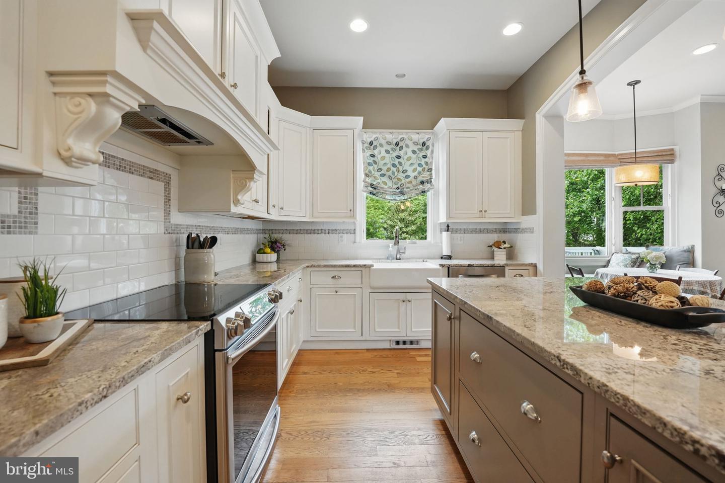 204 ELM ST SW, VIENNA, Virginia 22180, 4 Bedrooms Bedrooms, ,3 BathroomsBathrooms,Residential,For sale,204 ELM ST SW,VAFX2241148 MLS # VAFX2241148