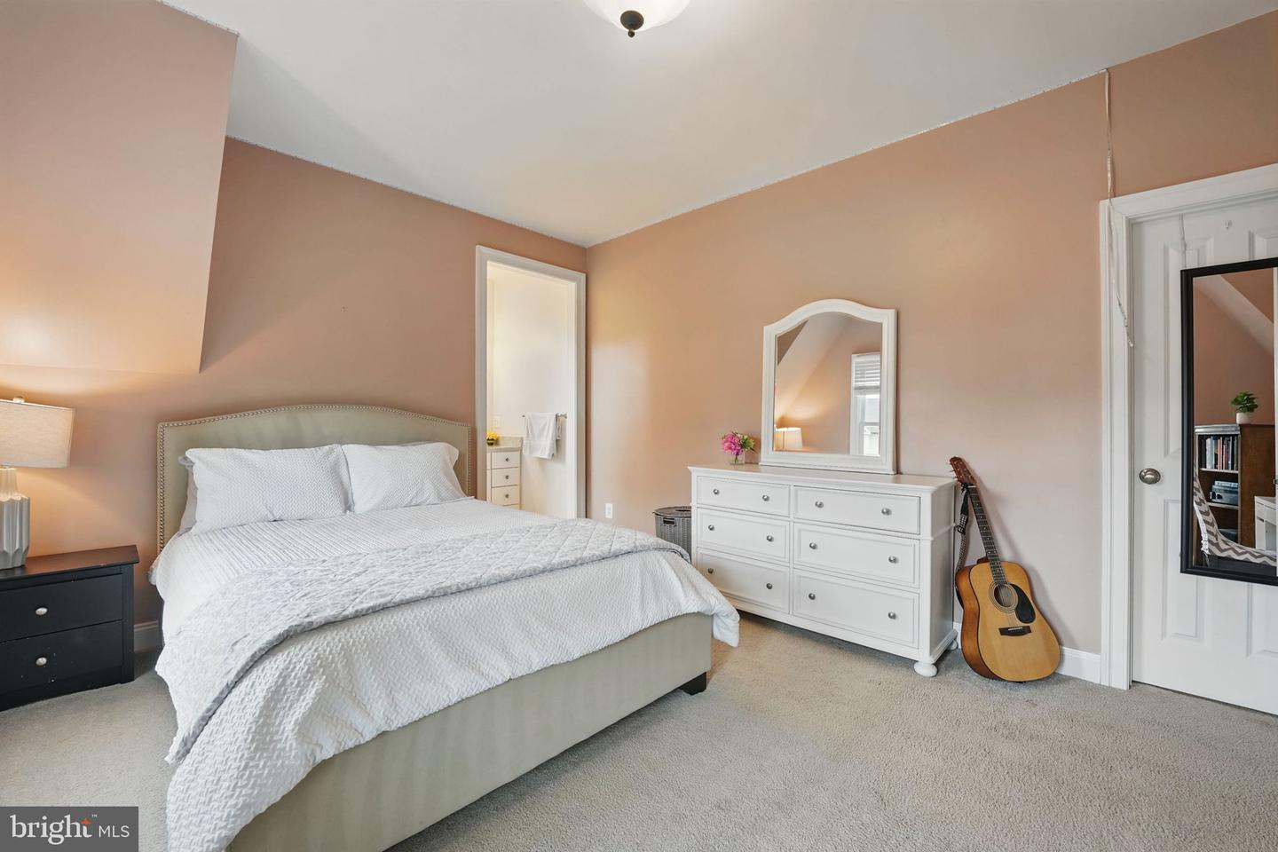 204 ELM ST SW, VIENNA, Virginia 22180, 4 Bedrooms Bedrooms, ,3 BathroomsBathrooms,Residential,For sale,204 ELM ST SW,VAFX2241148 MLS # VAFX2241148