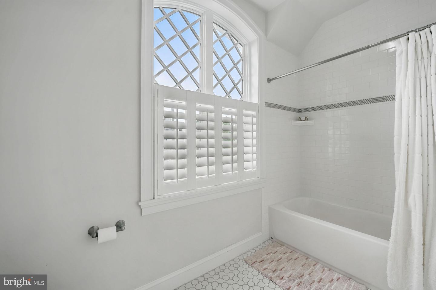 204 ELM ST SW, VIENNA, Virginia 22180, 4 Bedrooms Bedrooms, ,3 BathroomsBathrooms,Residential,For sale,204 ELM ST SW,VAFX2241148 MLS # VAFX2241148